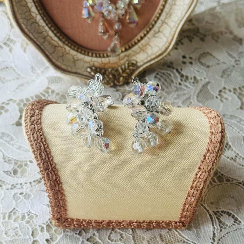 Vintage 1960s Crystal Cha-Cha Dangle Clip Earrings (MT2202)