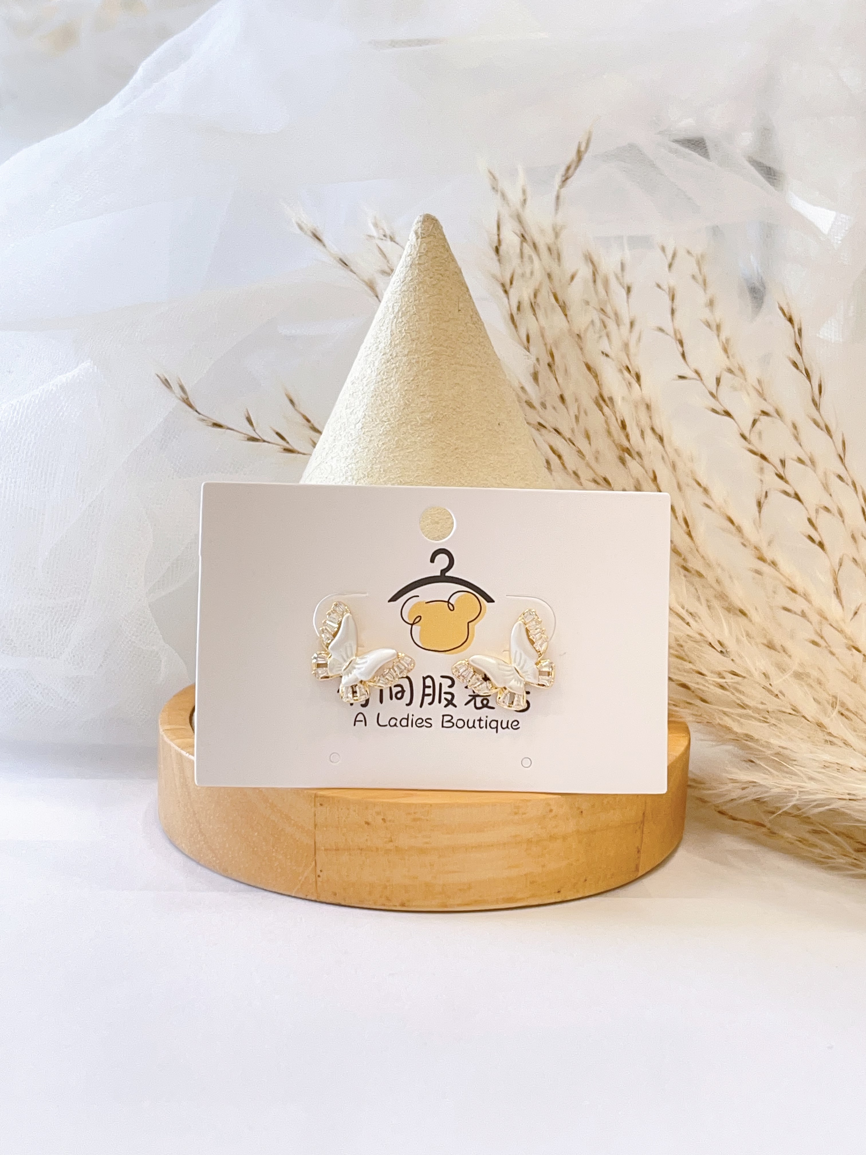 闪钻镂空拼色蝴蝶耳环