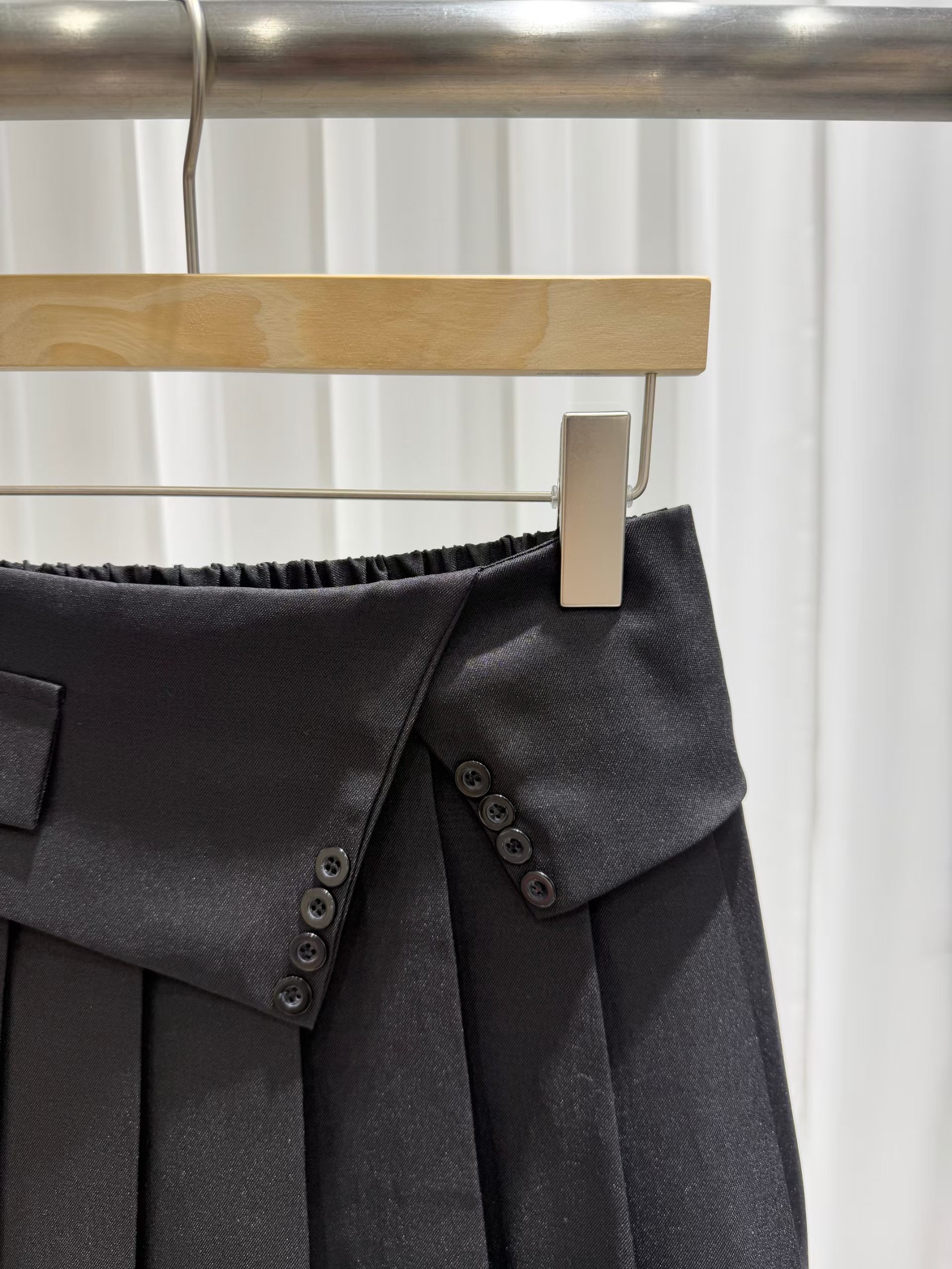 CT24 學院風不規則排釦百褶短裙