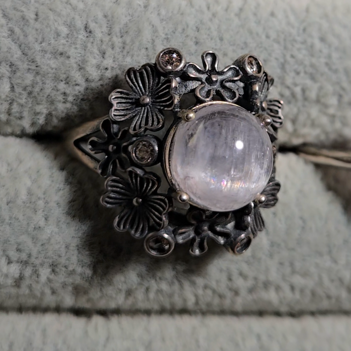 Cat's eye kunzite floral ring with rainbows in adustable sterling silver (A) - KNZ1