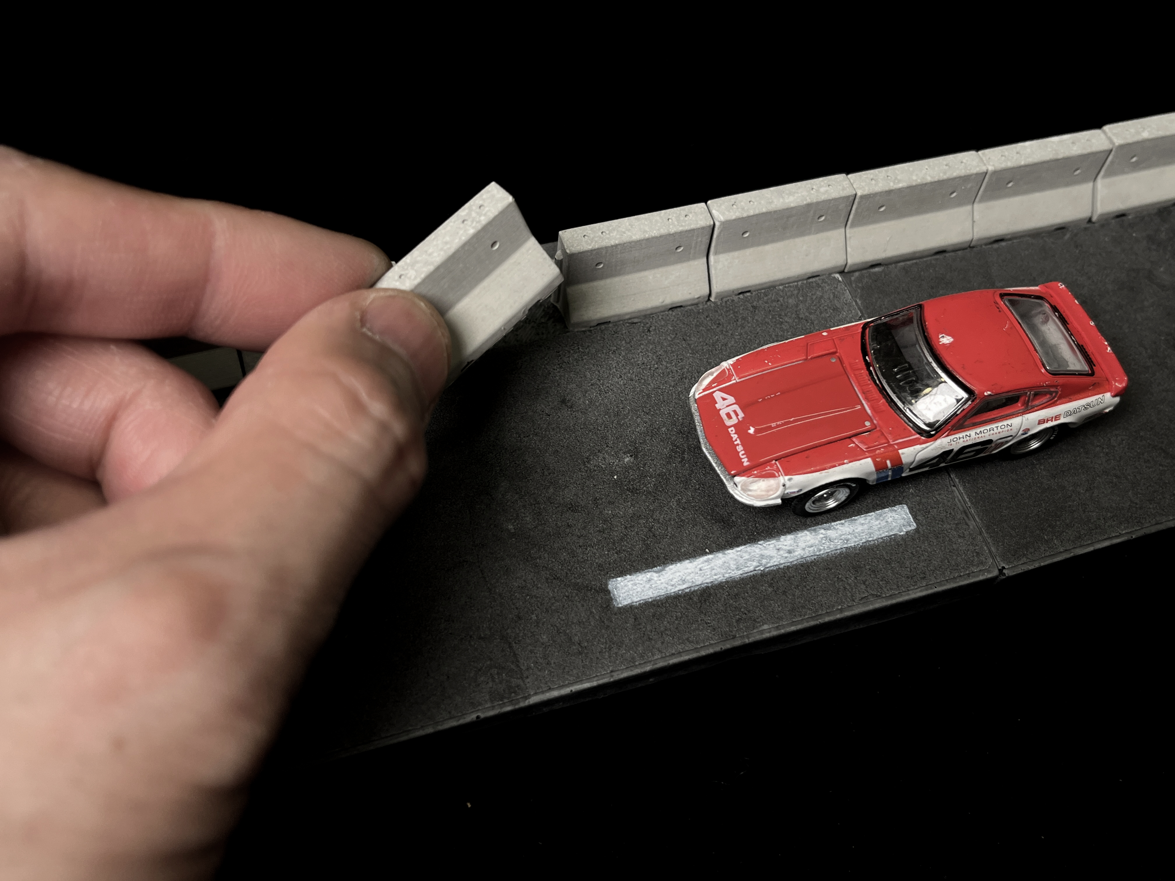 【1:64】水泥石墩 / Concrete Jersey Barrier /