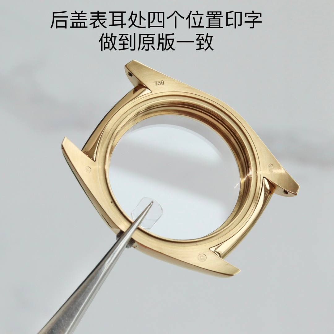 【实在品质 不怕实拍】闪闪发光的劳来了😍😍 劳就要有金有钻)劳力士ROLEX星期日历型day-date 36mm系列118138皮带绿珐琅满天星少量到货！劳力士满天星在名表里面就像一颗闪闪发光的明星，气质魅力无可匹敌。它的技术细腻而巧妙，其色泽和材质更是完美的晶体形成，散发出一种优雅而雅致的气质！此次搭载的依然为了配合官方厚度一致采用eta2836全自动机械机芯，表盘尺寸官方一致36mm，属于中性尺寸，表盘采用绿色珐琅进口技术镶钻而成，每颗钻石都整齐的环绕着表盘，所有的目光似乎都聚焦在这一圈钻上！从每个细节均注重如一！配置原装表扣！玻璃上的防伪标识依然居中可验，内影编码均与官方一致采用832118序号！压轴之作，闪亮登场！