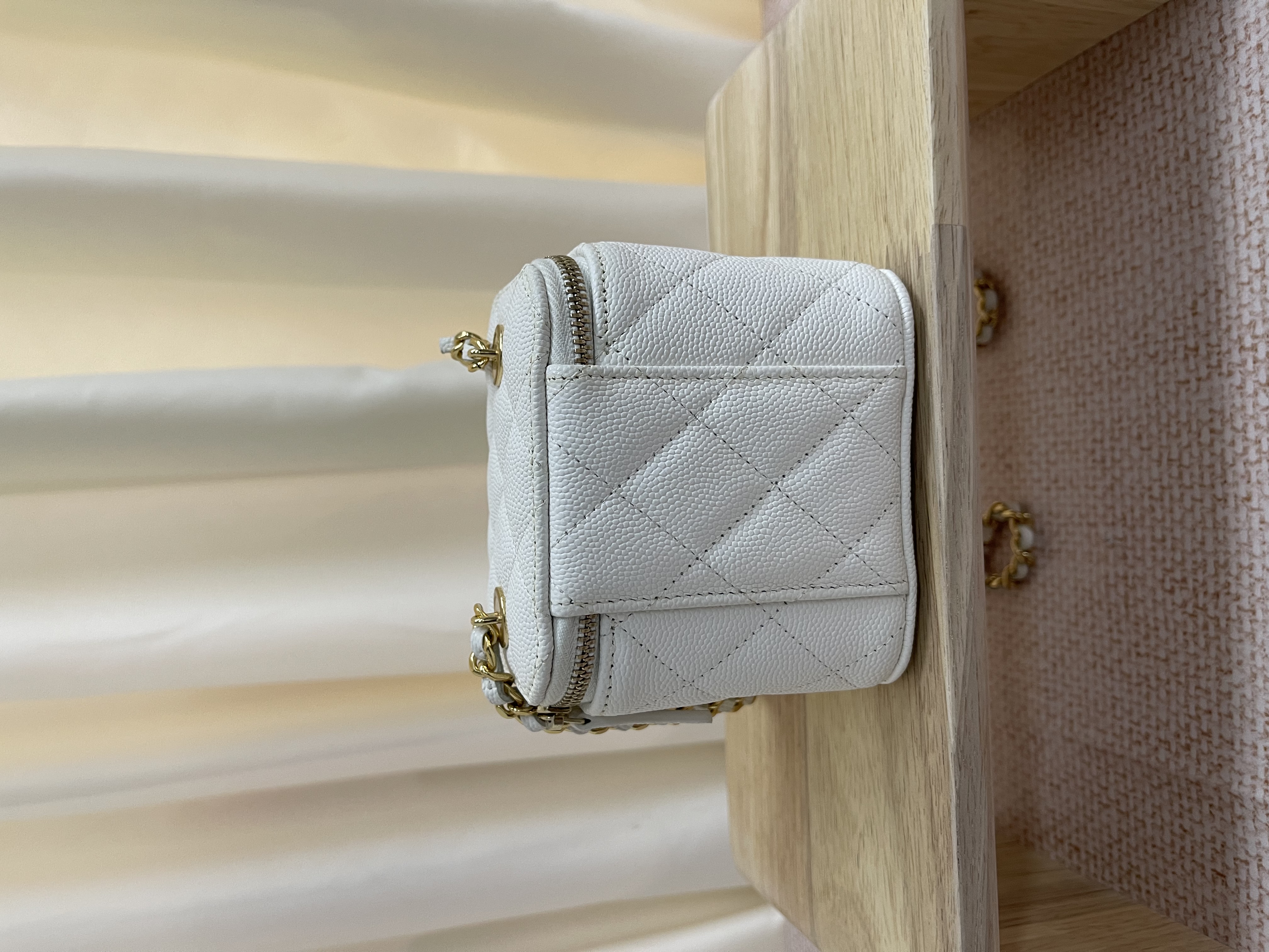 Pre-owned Chanel vanity case / 26Y107