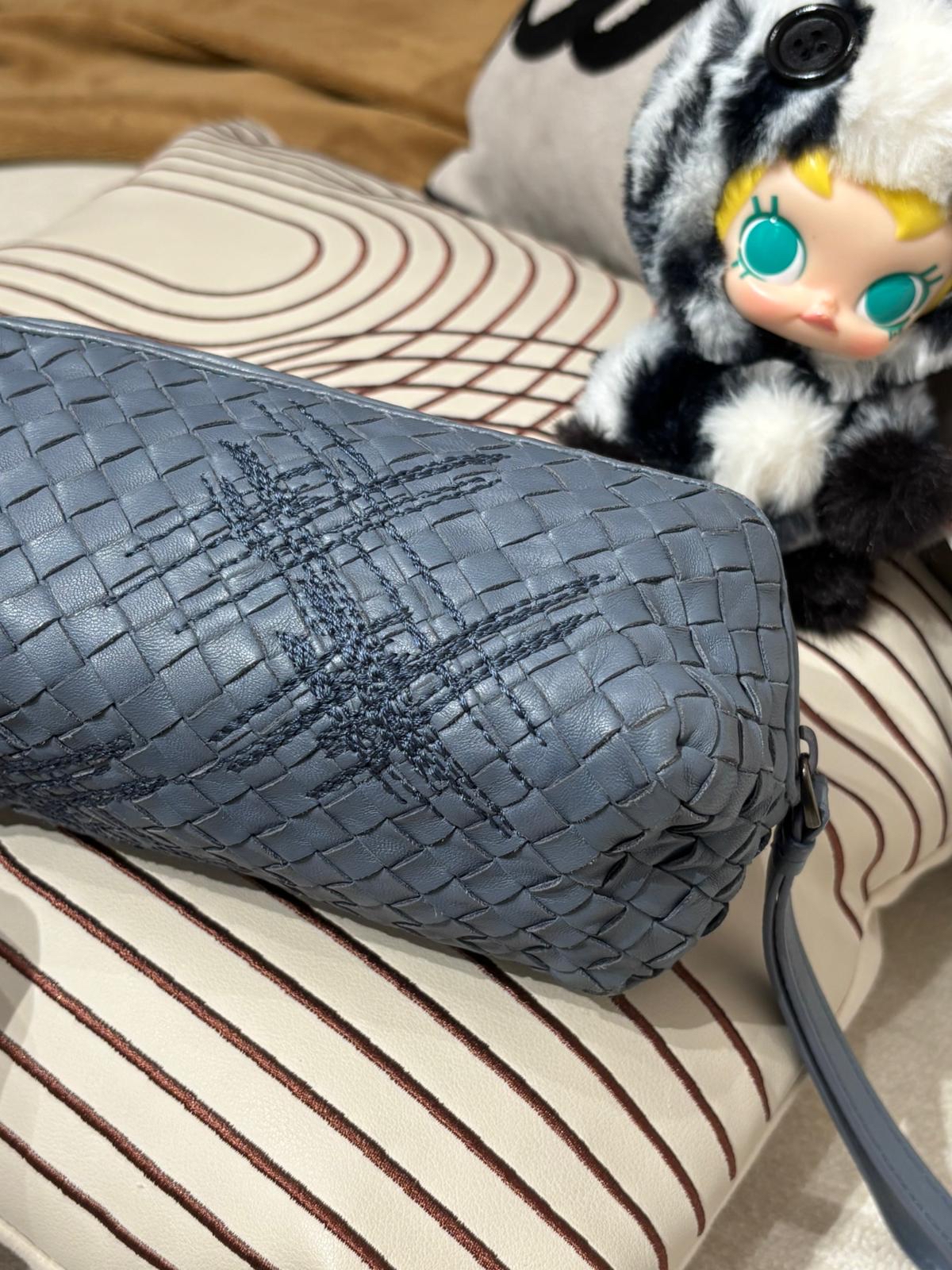 BOTTEGA VENETA BV LAMBSKIN POUCH 灰藍色 clutch bag 手拿包 100%Authentic,95% new