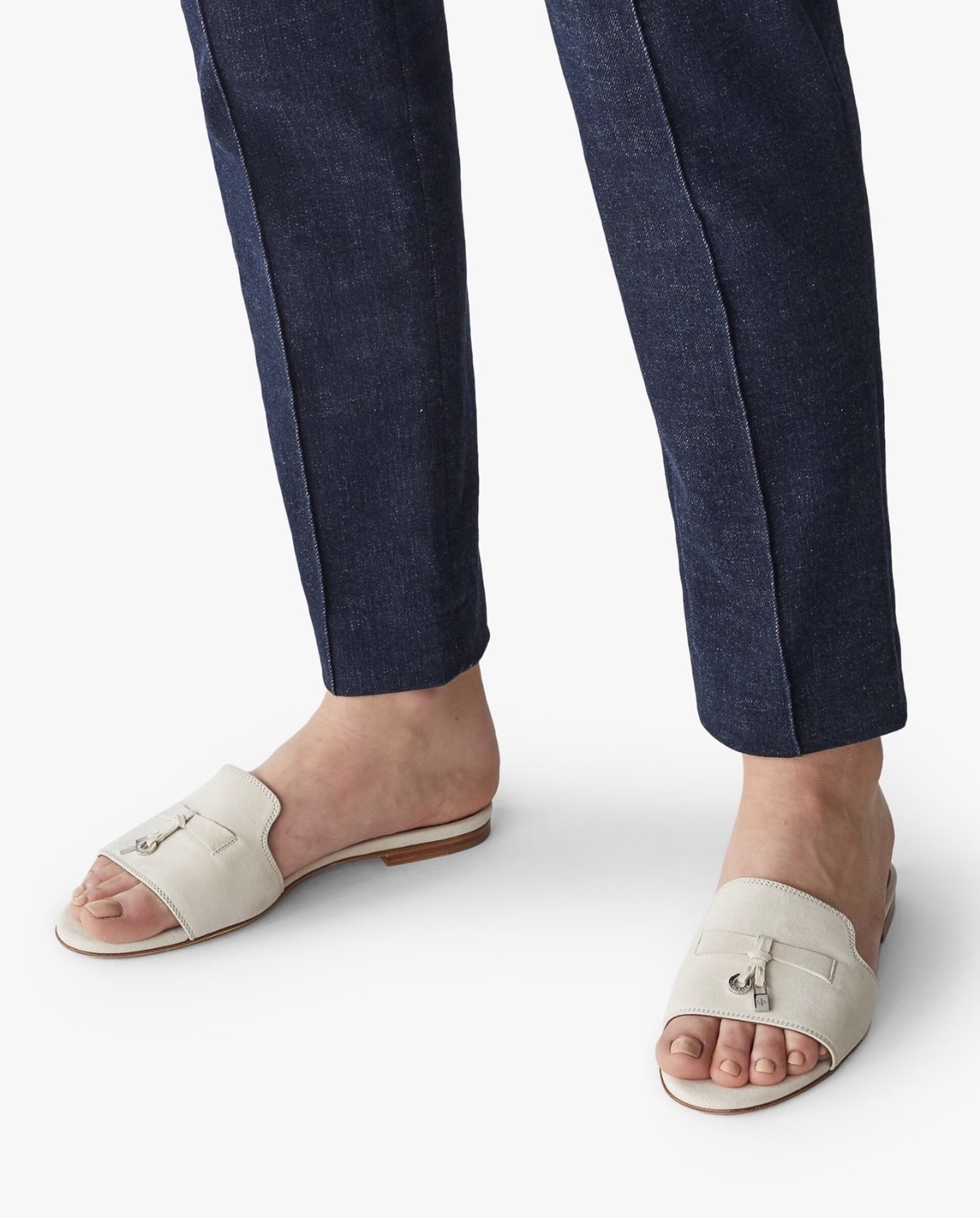 指定顏色精選優惠✨訂貨🍒Loro Piana summer charms sandal  Size 36.5/37.5/38/39 Color : Powder Pearl (A760)