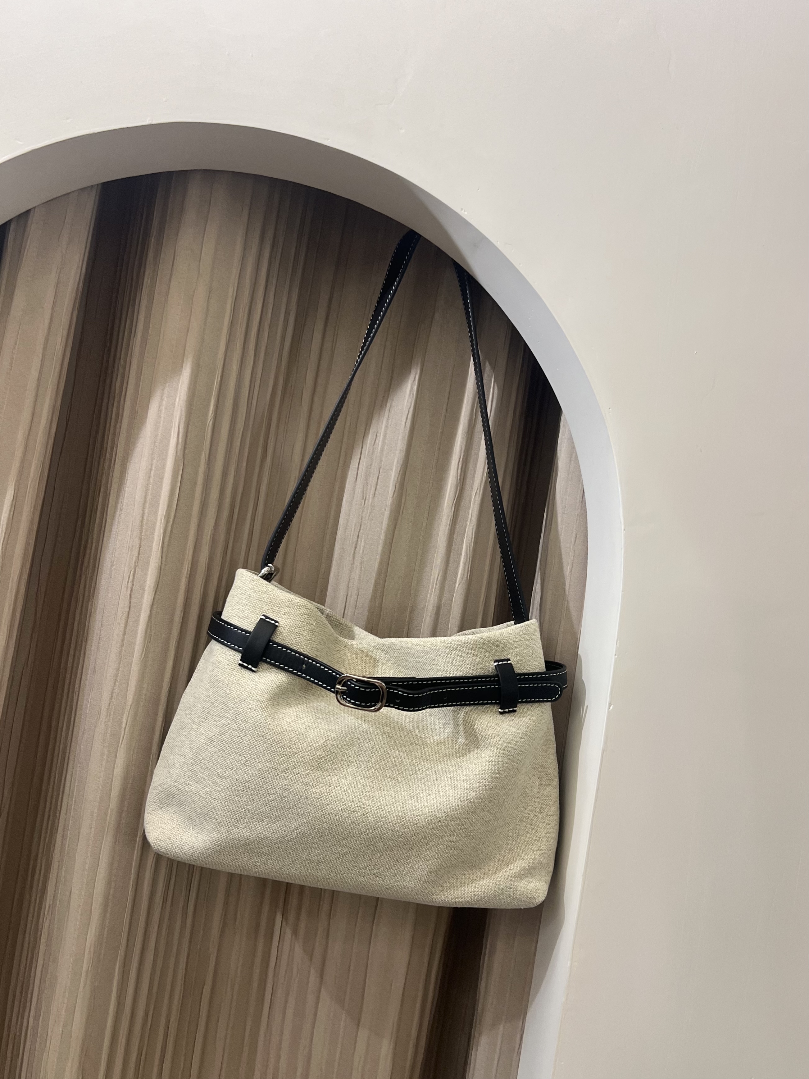 𝑳𝒊𝒏𝒆𝒏 𝒙 𝑳𝒆𝒂𝒕𝒉𝒆𝒓 𝑩𝒂𝒈