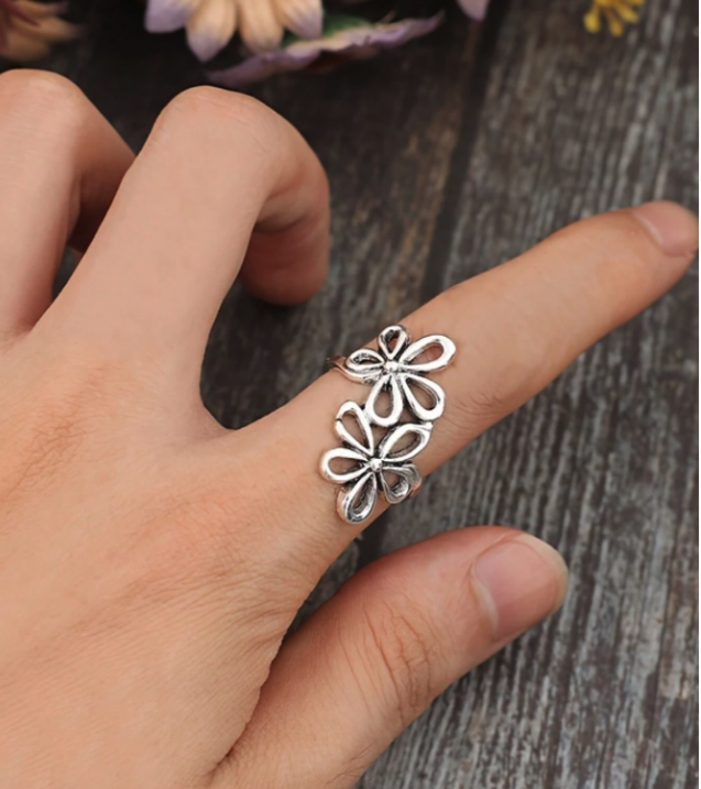 Vintage Floral Ring