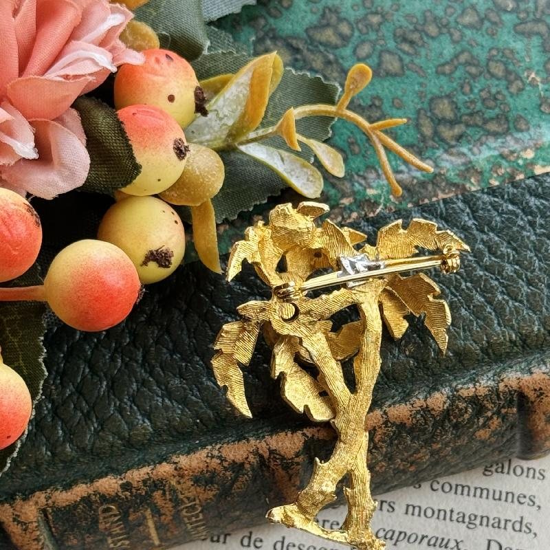 Vintage Textured Gold Tone Coconut Tree Brooch / Summer Tropical Holiday Brooch (MT1960-12)