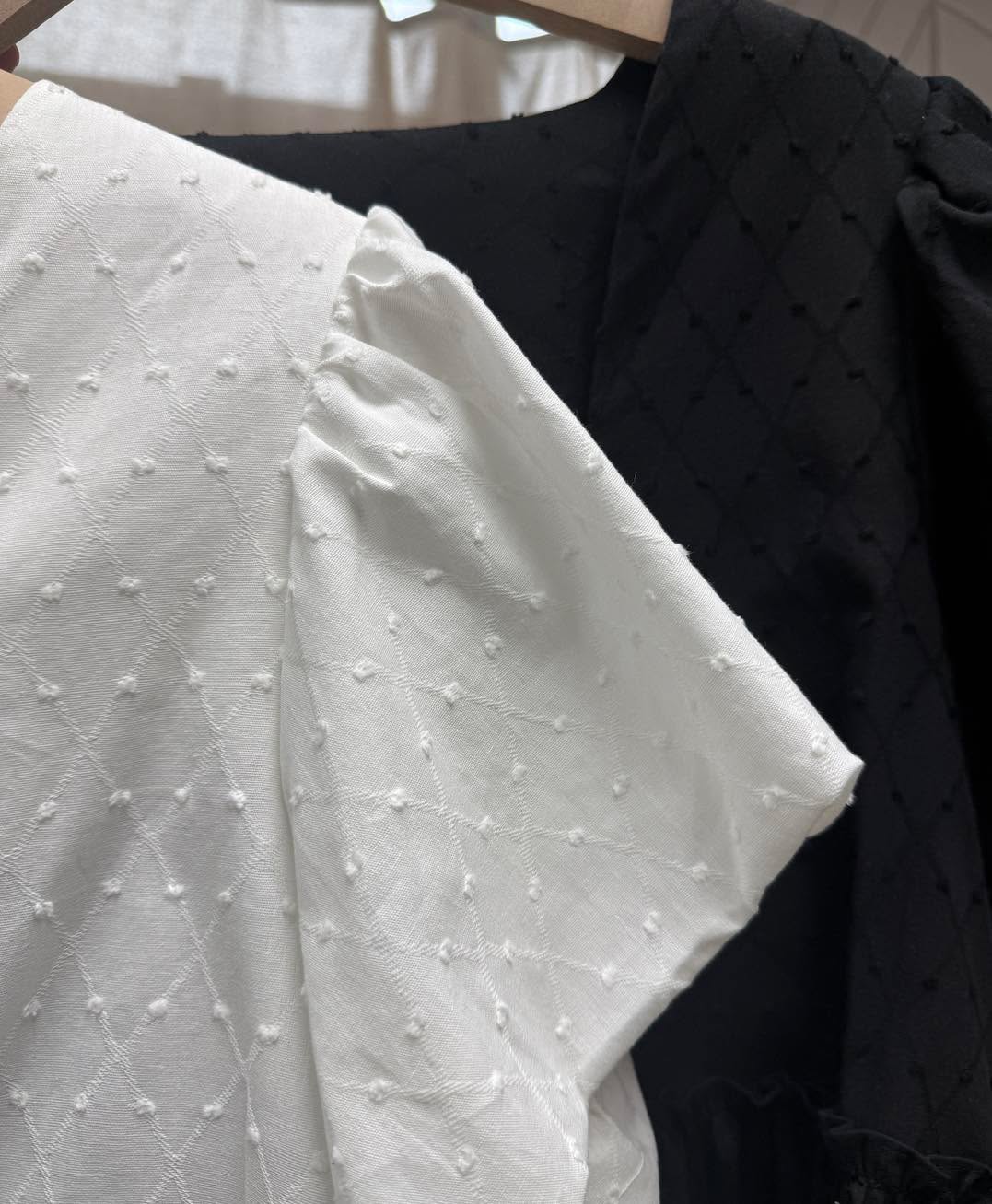 方型領泡泡袖top