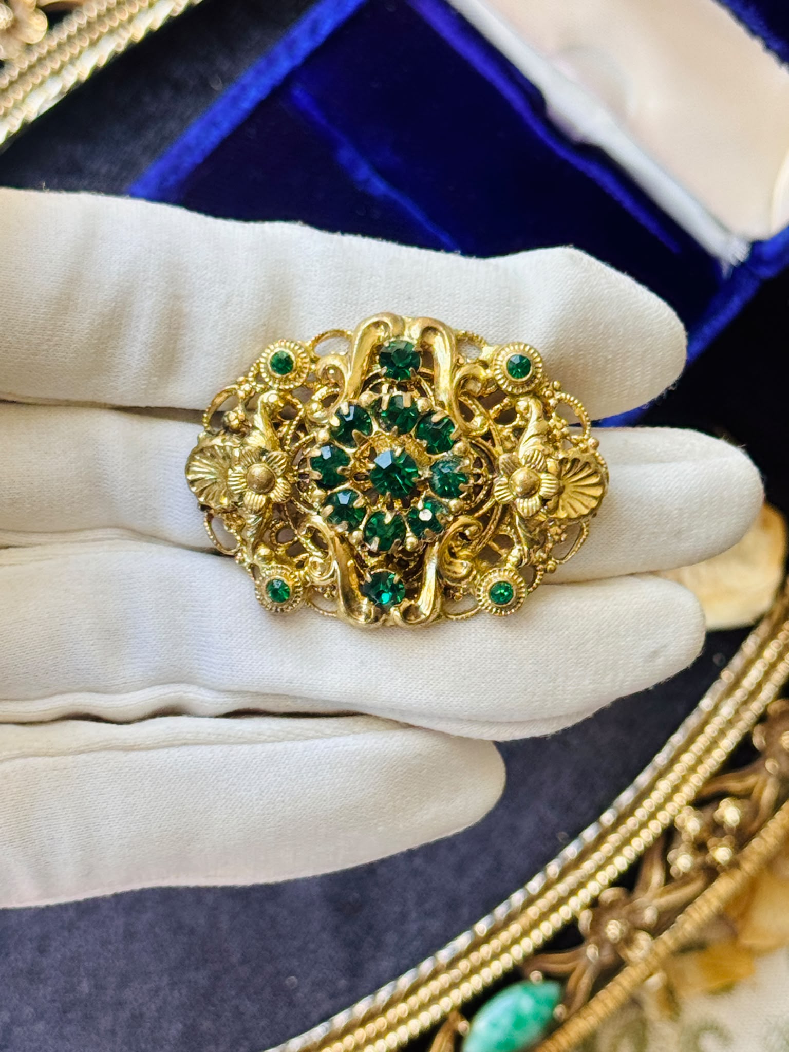  Vintage 1950s Czechoslovakian Filigree Style Green Rhinestone Brooch(NZ124)