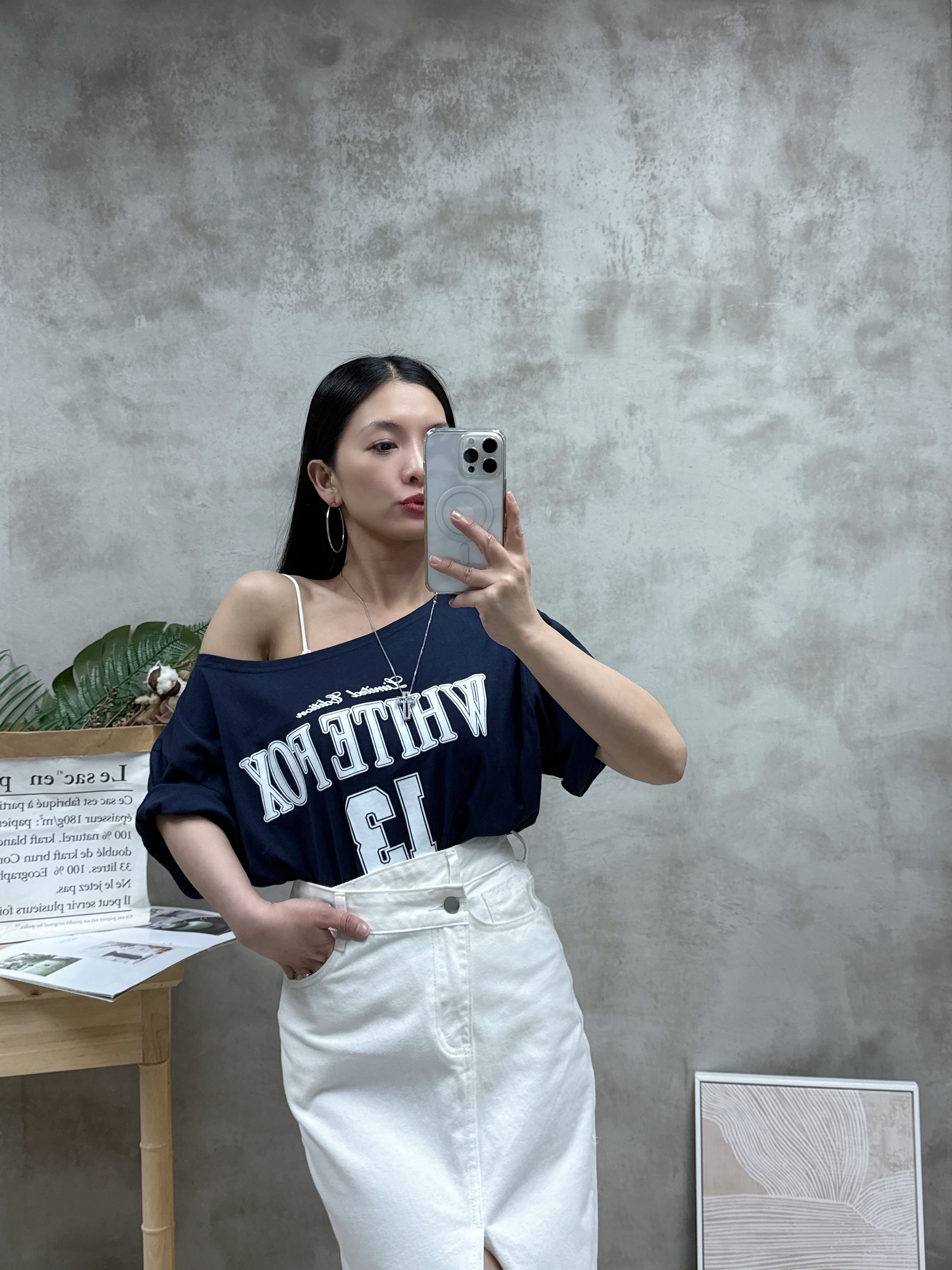 F09 單邊露膊英文字tee