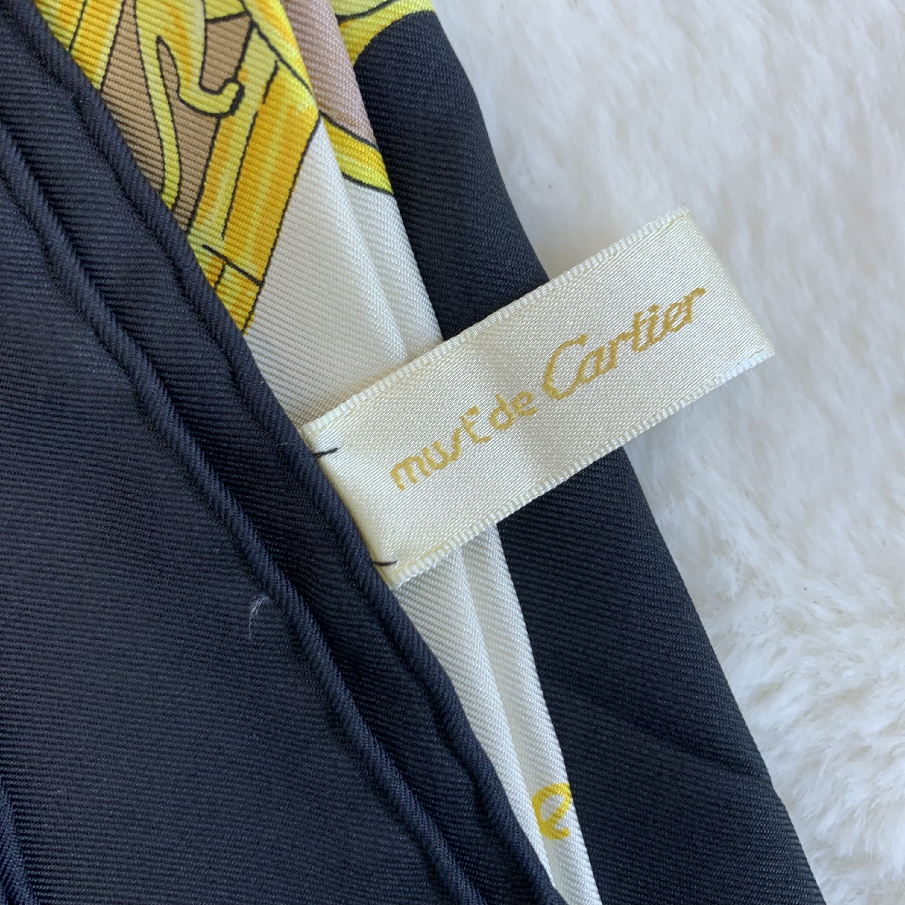 ✨Cartier幸運甲蟲方巾 金色拼黑色高級感