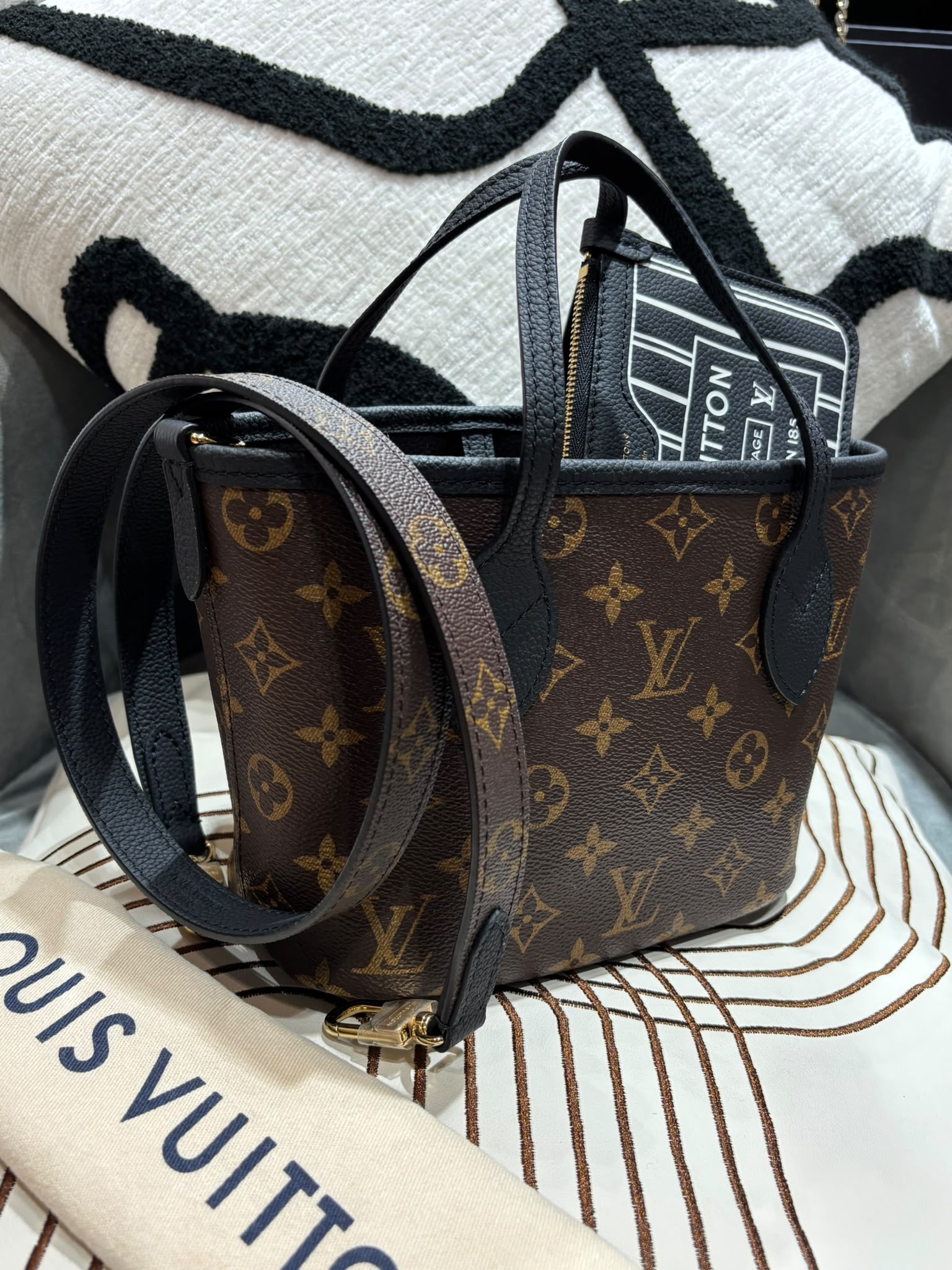 LV Neverfull Inside out bb leather100%Authentic, 99%New ✅pouch ✅Dust bag✅Box