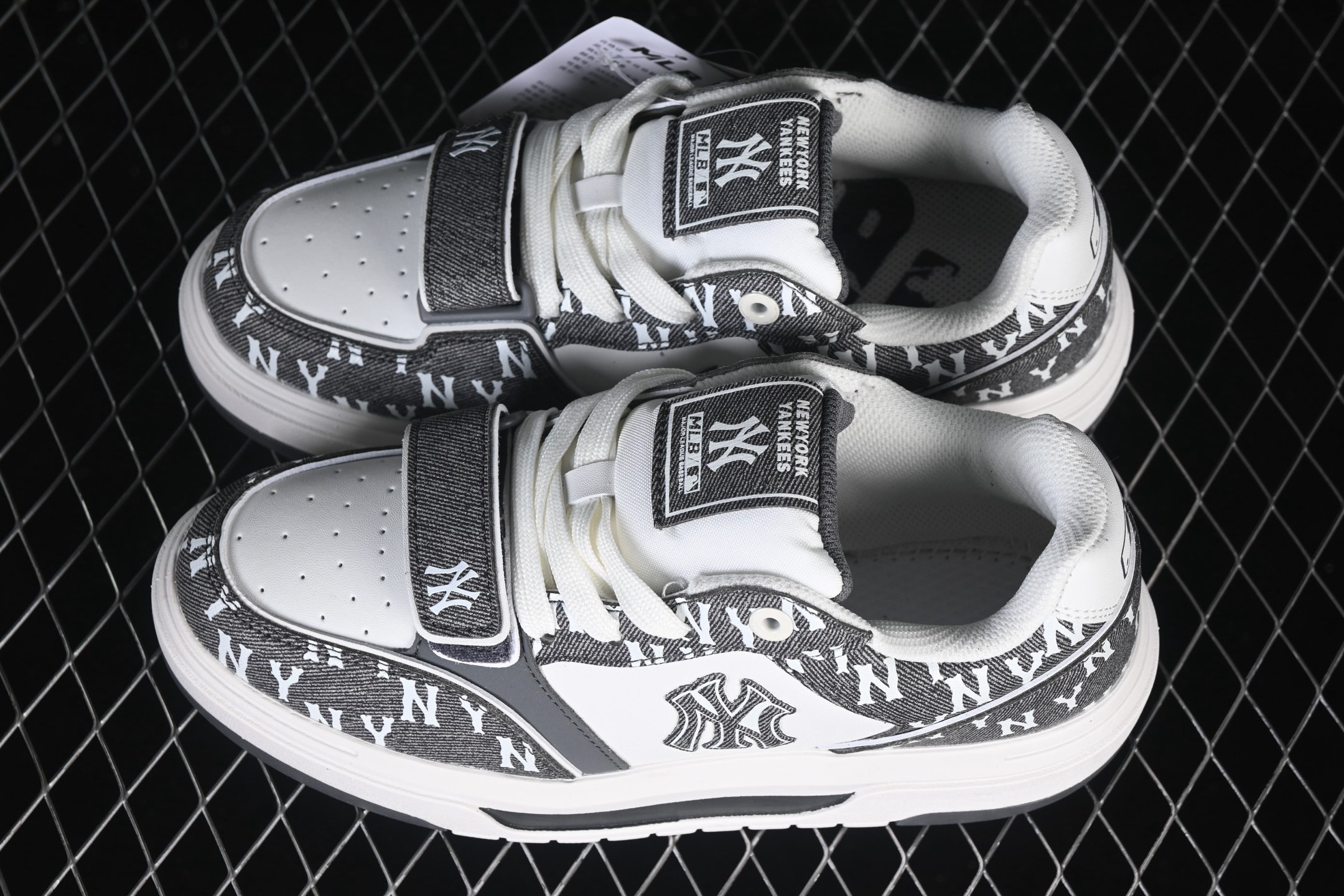 MLB Chunky Liner Pocket Monogram 