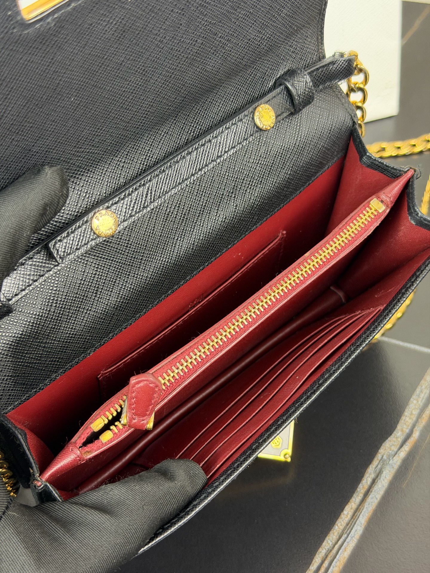 【預訂貨品】Prada三角標黑金配色woc