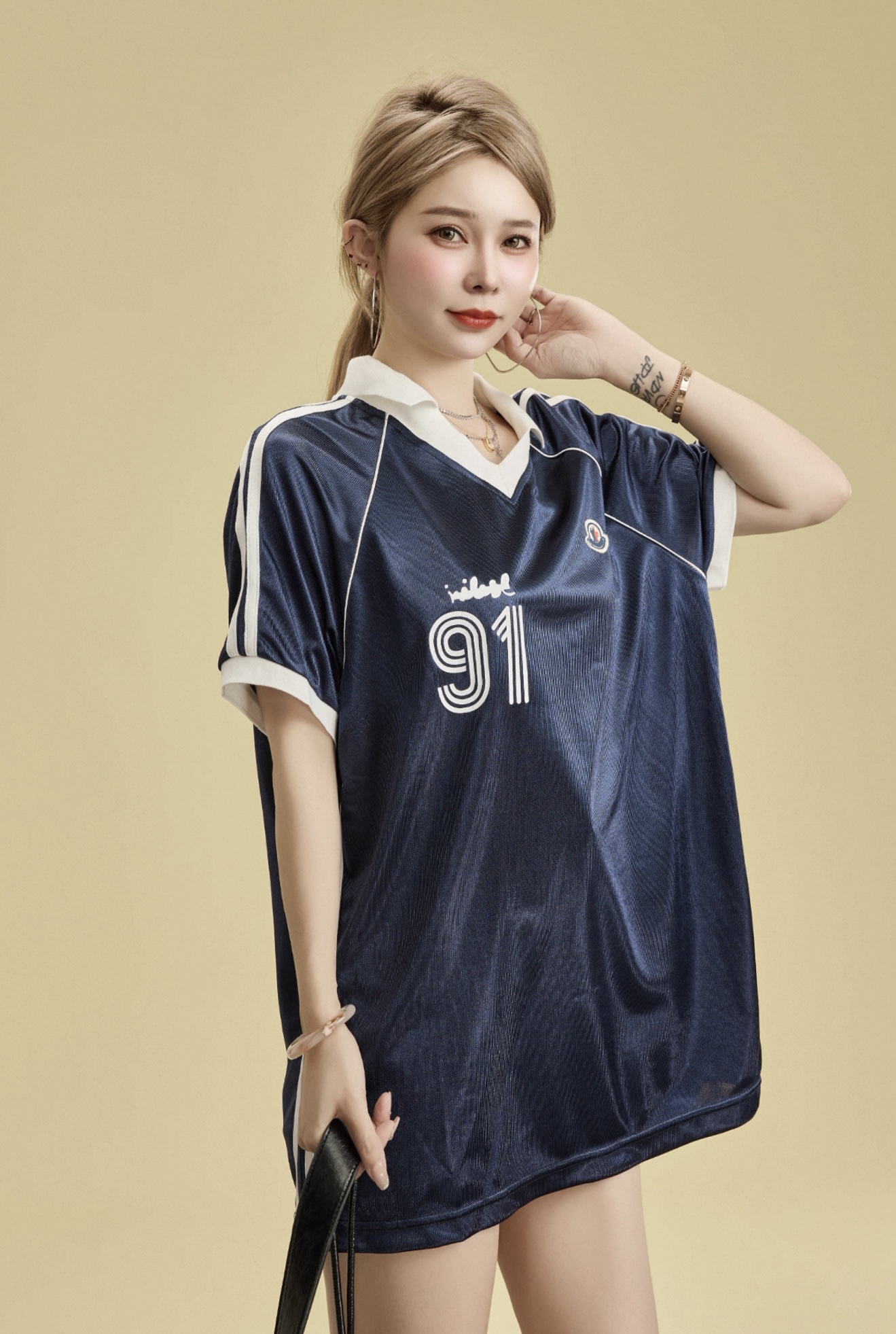 TP414老爹风字母印花上衣