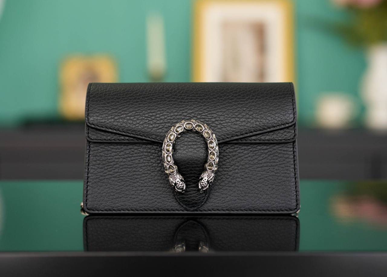 🥯GG Dionysus系列超迷你手袋酒神 黑色钻扣 16.5cm 正品售价,700 GG家小包推荐，酒神里面的经典款 经典酒神扣搭配原厂小牛皮全皮黑 出镜率非常高 简直是穿搭利器 官方款号 476432 尺寸迷你：16.5x10x4cm 小号：28x17x9cm