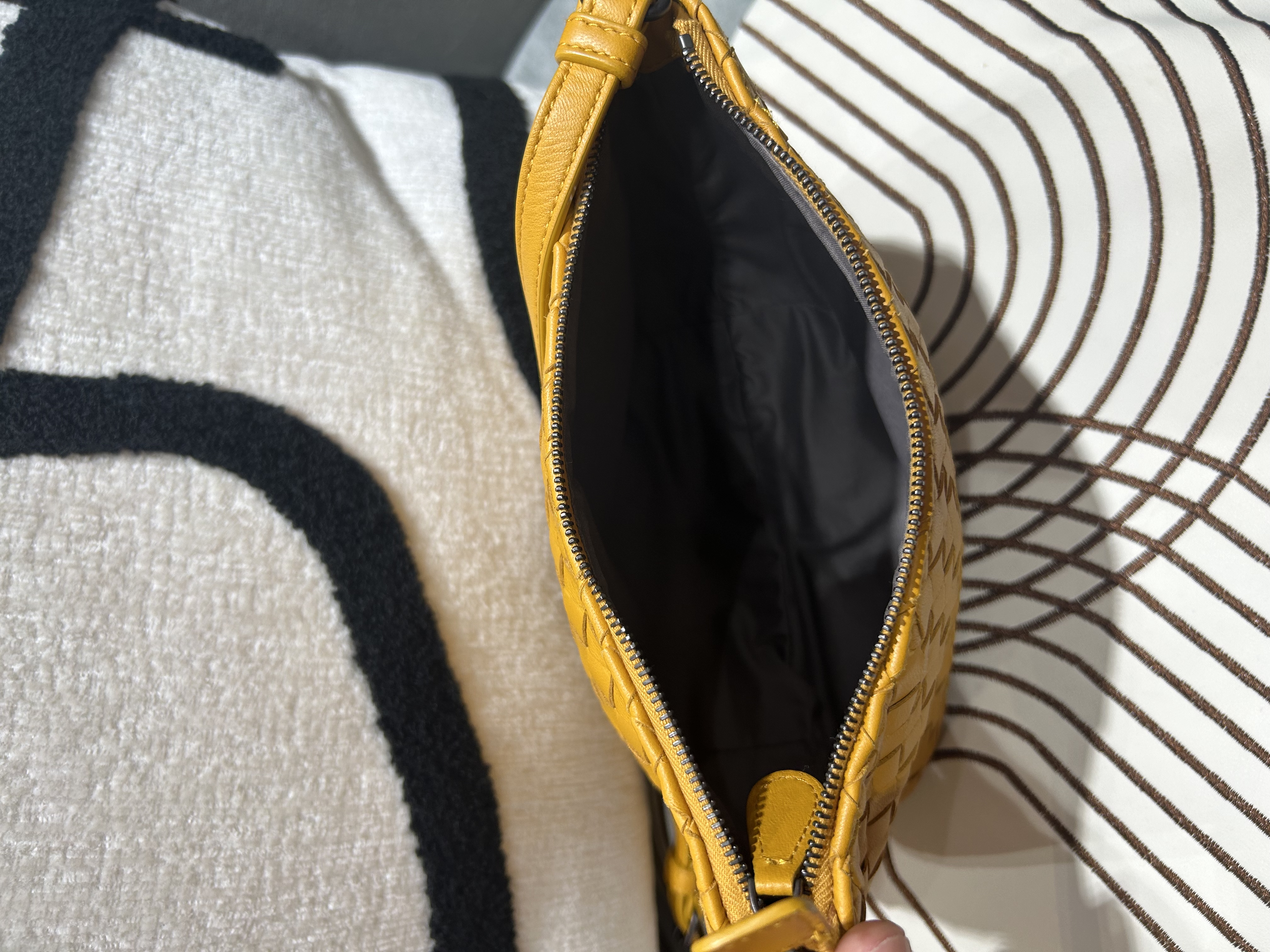 Bottega Veneta BV Intreccio Crossbody Bag  100%Authentic ,98%new 