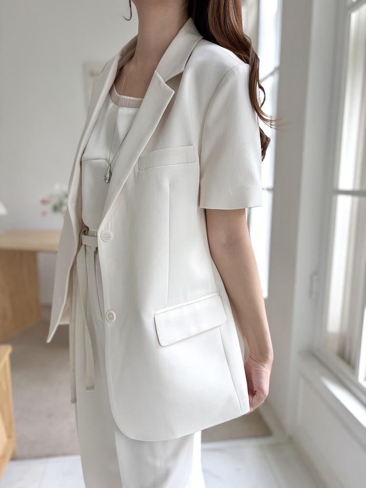 Aveline Relaxed Fit Blazer (Ivory)