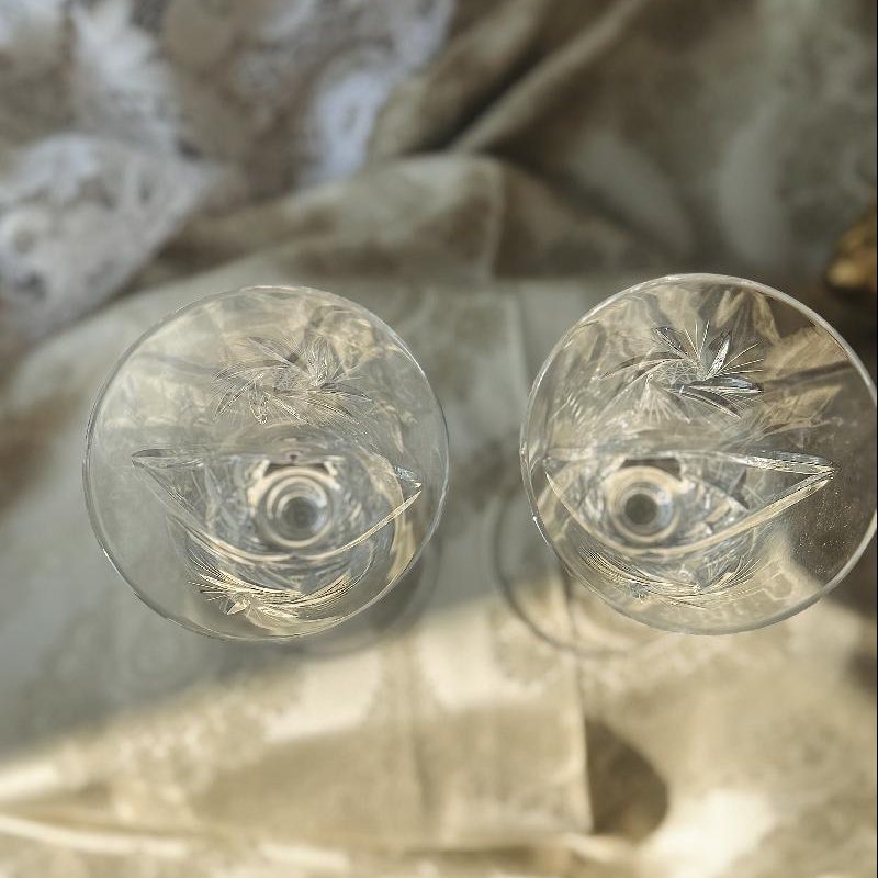 A Pair of Vintage Hand-Cut Crystal Champagne Flutes with Pinwheel Pattern (MT2381)