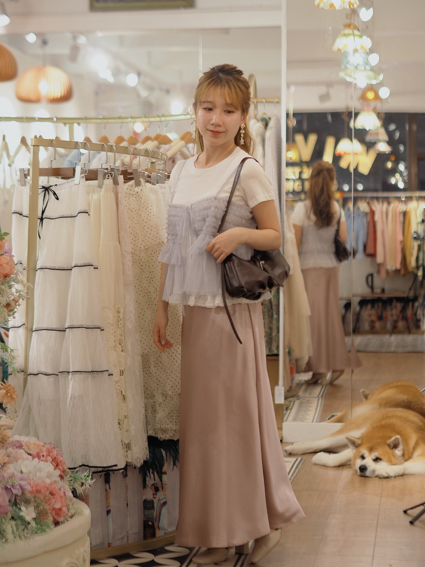 今季必備嘅緞面半截裙質