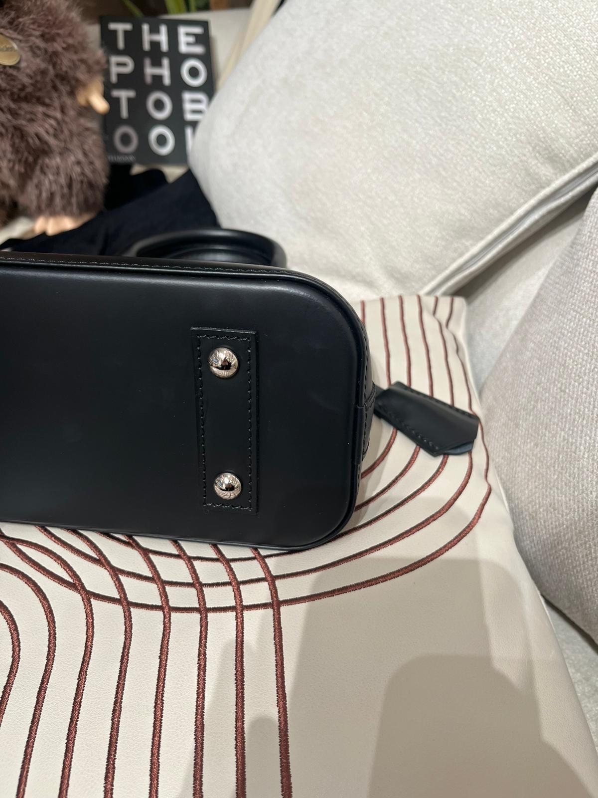 Lv Alma bb epi leather 黑色牛皮 100%Authentic ,98%new ✅key lockpad✅strap✅Dust bag 