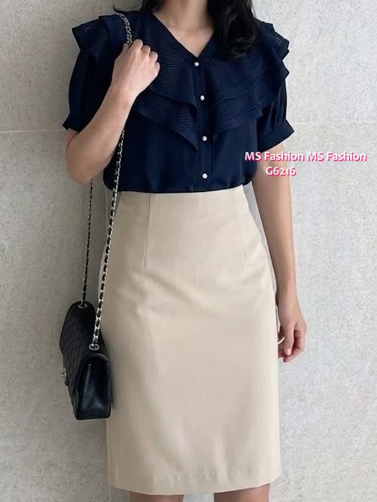 G6216 韓國🇰🇷V高質V領通花ruffle top