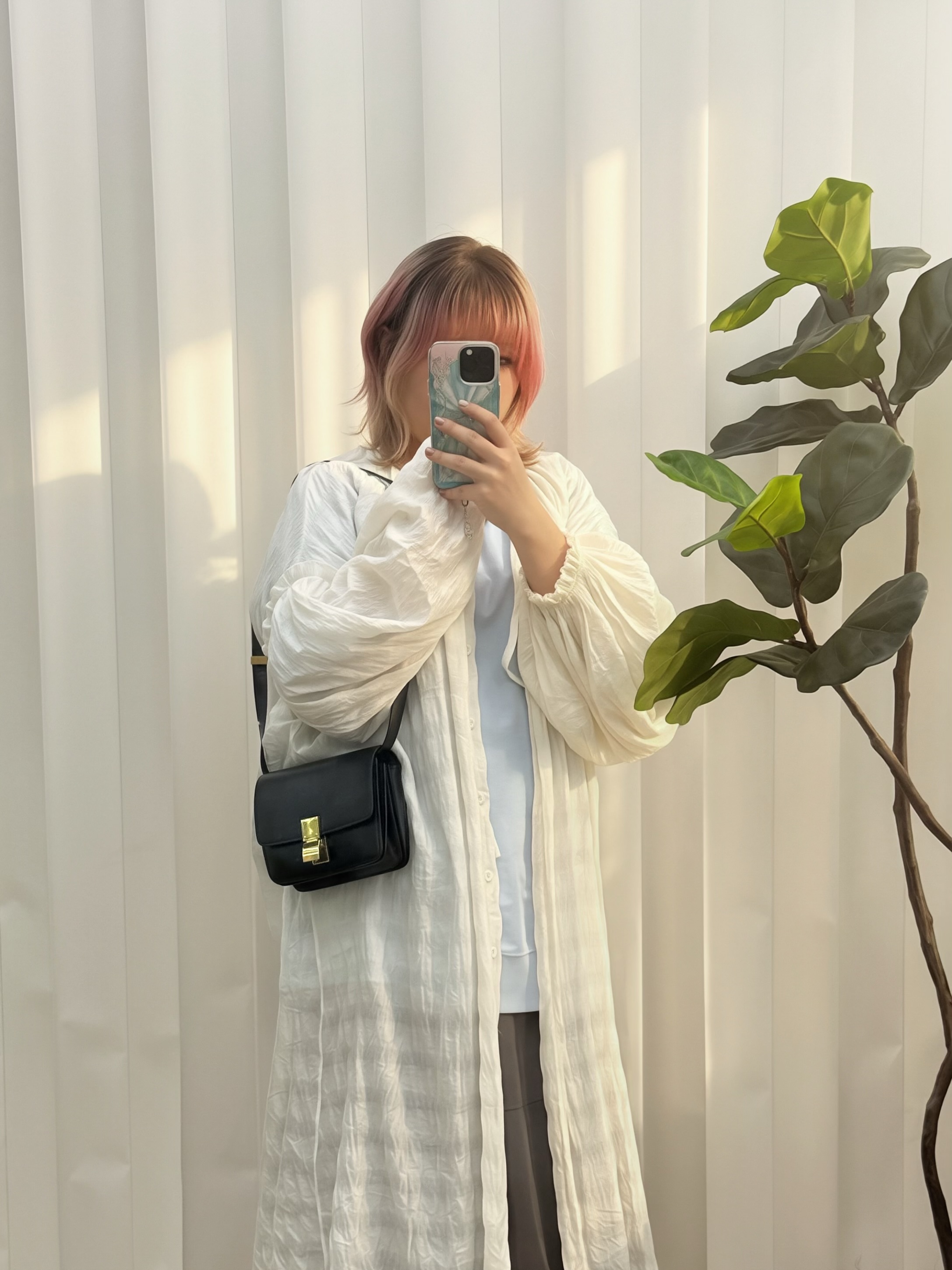 Celine👜 PRE OWNED 🛍️黑金box mini🖤💛  💰優惠價 $6980 98%new  #收袋王  喜歡的話快點pm/whatsapp 我們💓 銷售熱線51111 321（whatsapp)  我們服務包括有：手袋飾物回收、手袋置換(一換一、一換多也可以） 、專業手袋鑑證、專業手袋護理  購買方法 🏢親臨門市 荃灣南豐中心15樓1521室（荃灣地鐵站a出口1分鐘到）敬請預約 ❤️只賣正品正貨，任驗💓🫰🏻 ❤️‍🔥本店為香港註冊公司絕對真貨，信心保證👍🏻 🫰🏻本店設有鑑證服務，有駐場鑑證師  ✨歡迎追蹤我哋各個平台緊貼最新優惠x貨品🔥😍 👇🏻👇🏻👇🏻👇🏻👇🏻👇🏻👇🏻👇🏻  ⭐️Instagram: aoaocave  🌈Facebook: aoaocave收袋王  🔥Carousell: acluxuryhk  👆🏻👆🏻👆🏻👆🏻👆🏻👆🏻👆🏻👆🏻  ___________________________  Disclaimer🫰🏻All trademarks and copyrights are reserved to the original brand holders. @AOAOCAVE sells only authentic goods and is not affiliated with any of the brands mentioned.  @AOAOCAVE 跟任何品牌無關，而且沒有持有任何品牌資版權，亦沒有與任何品牌合作。所有商標及版權歸屬於品牌坊所有，帖子只作分享用途。  #aoaocave #手袋回收 #名牌買賣
