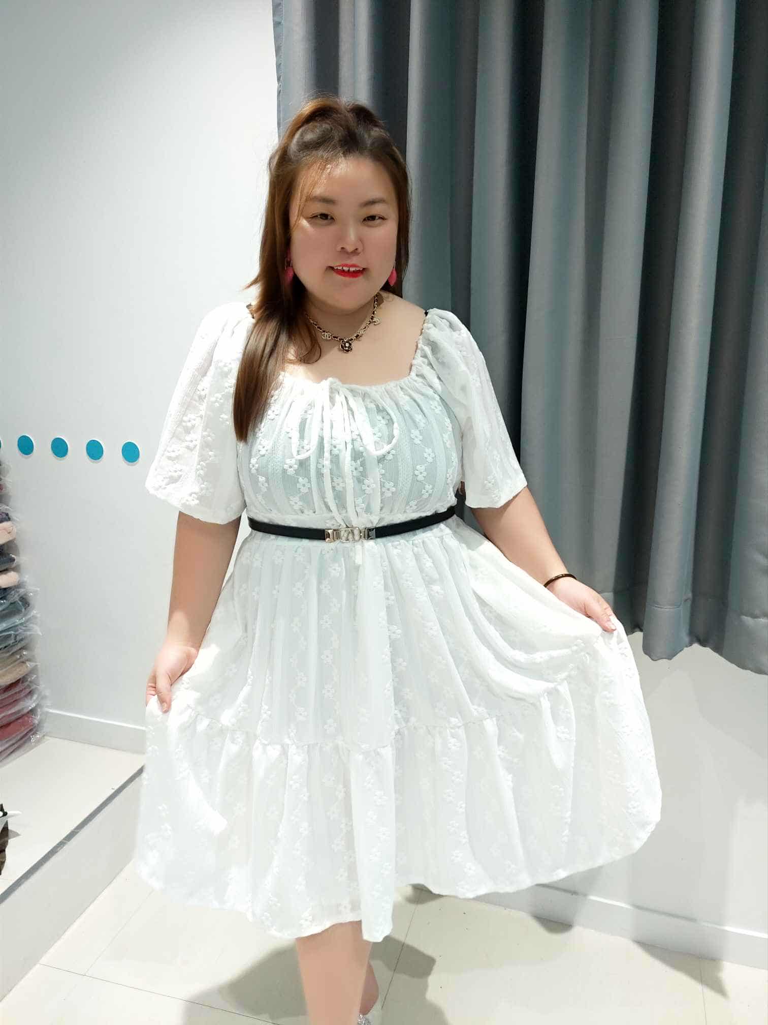 DOC08 立体花纹连身裙