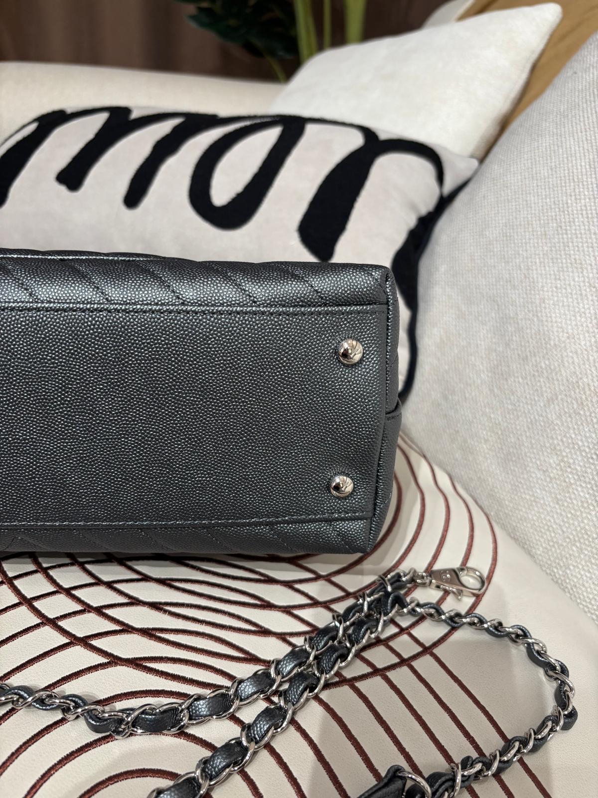 Chanel coco handle medium 荔枝牛皮100%Authentic ,98%new ✅28Card✅Dust bag✅Box