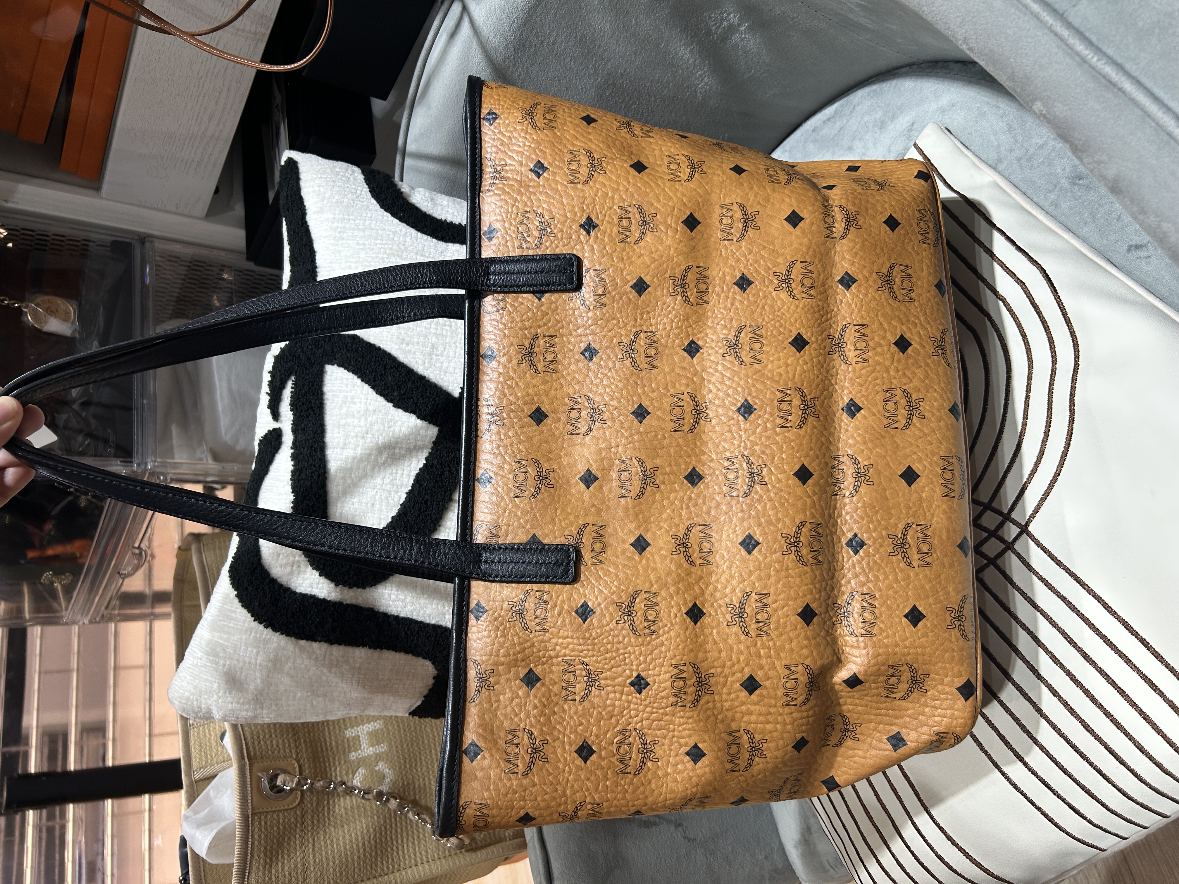 MCM Visetos Anya Top Zip Shopper Tote 100%Authentic, 95%new