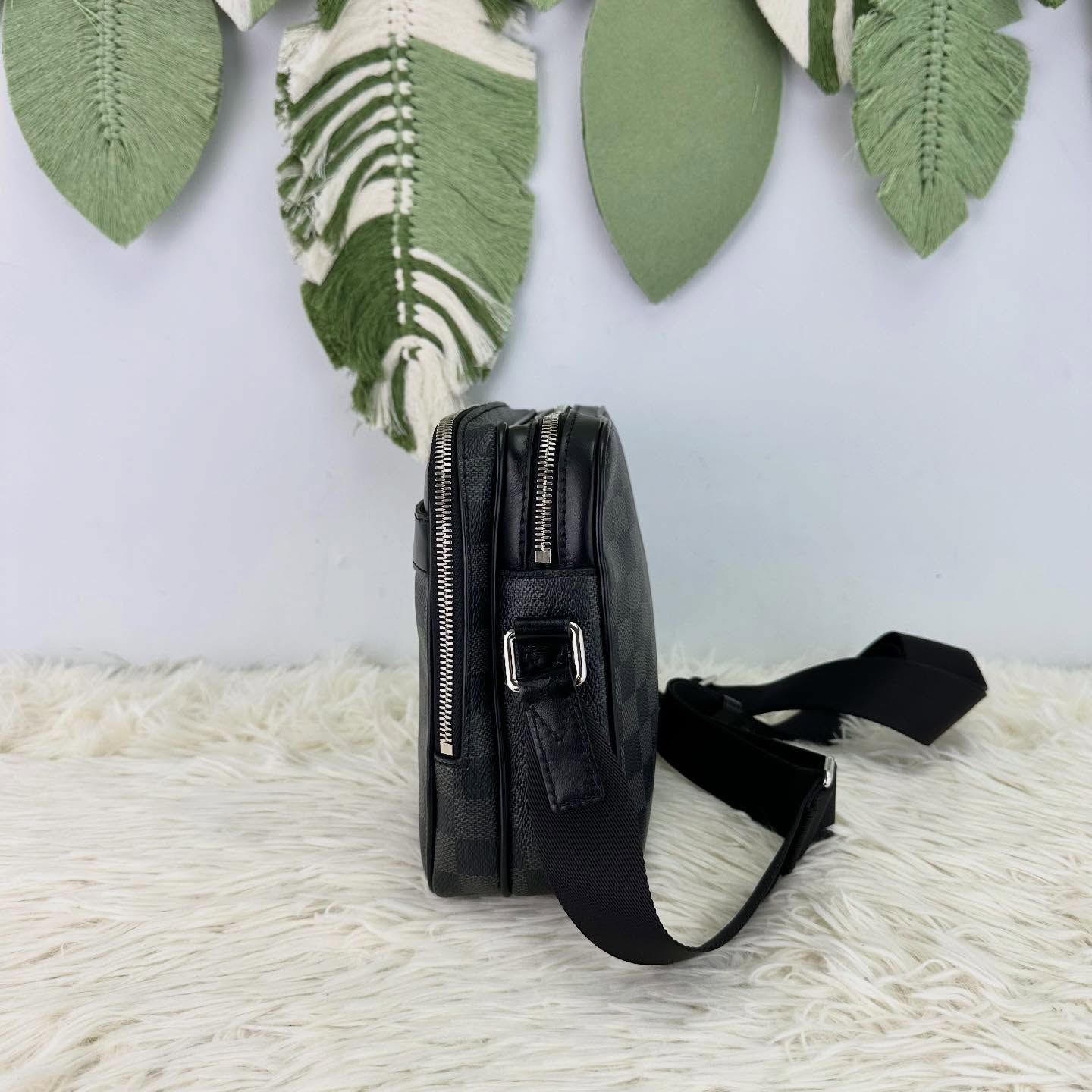 LV 🤍PRE OWNED Graphite Trocadero 黑色棋盤格郵差包 晶片款🖤