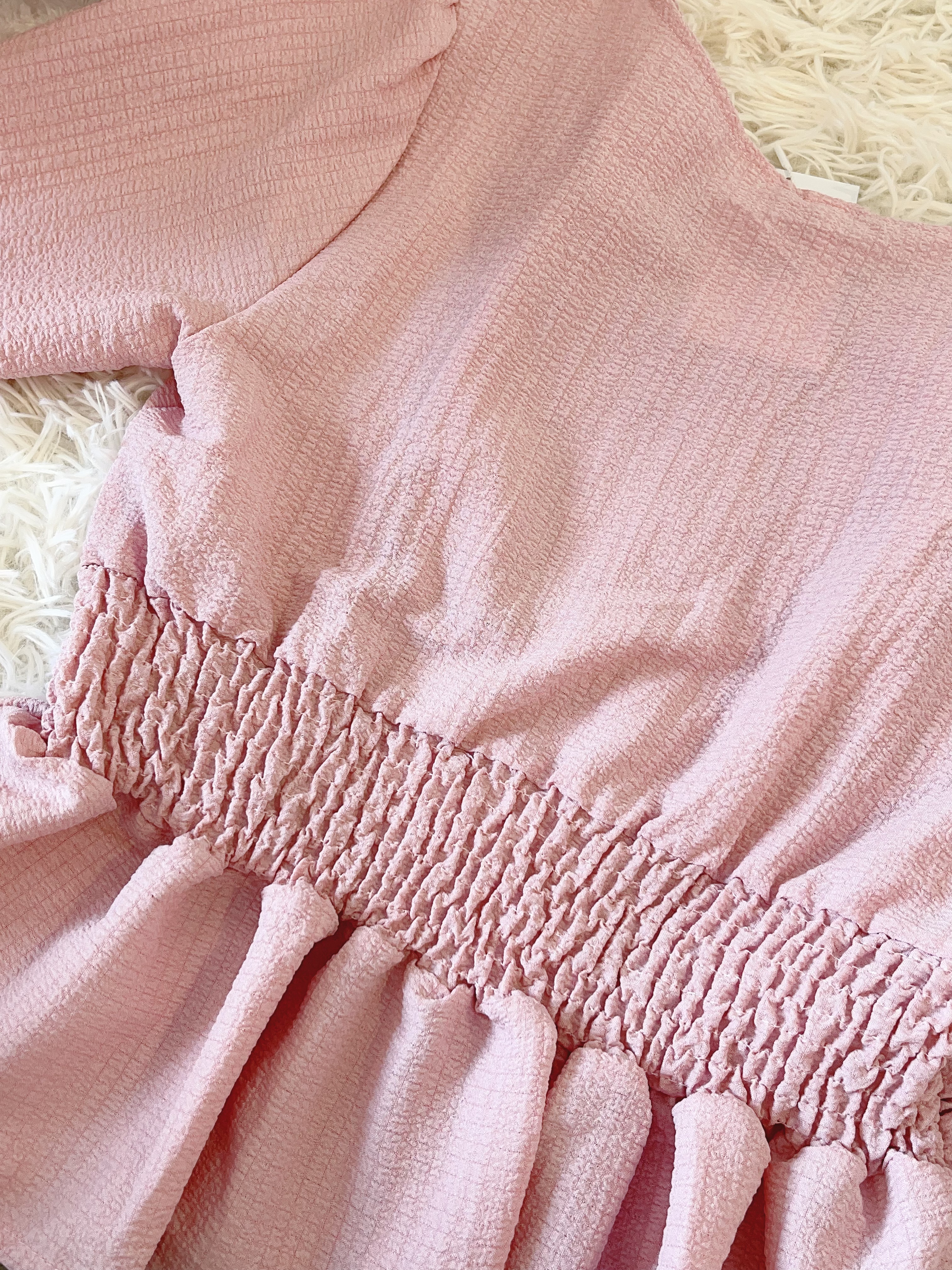 特别好搭！粉V领长袖上衣