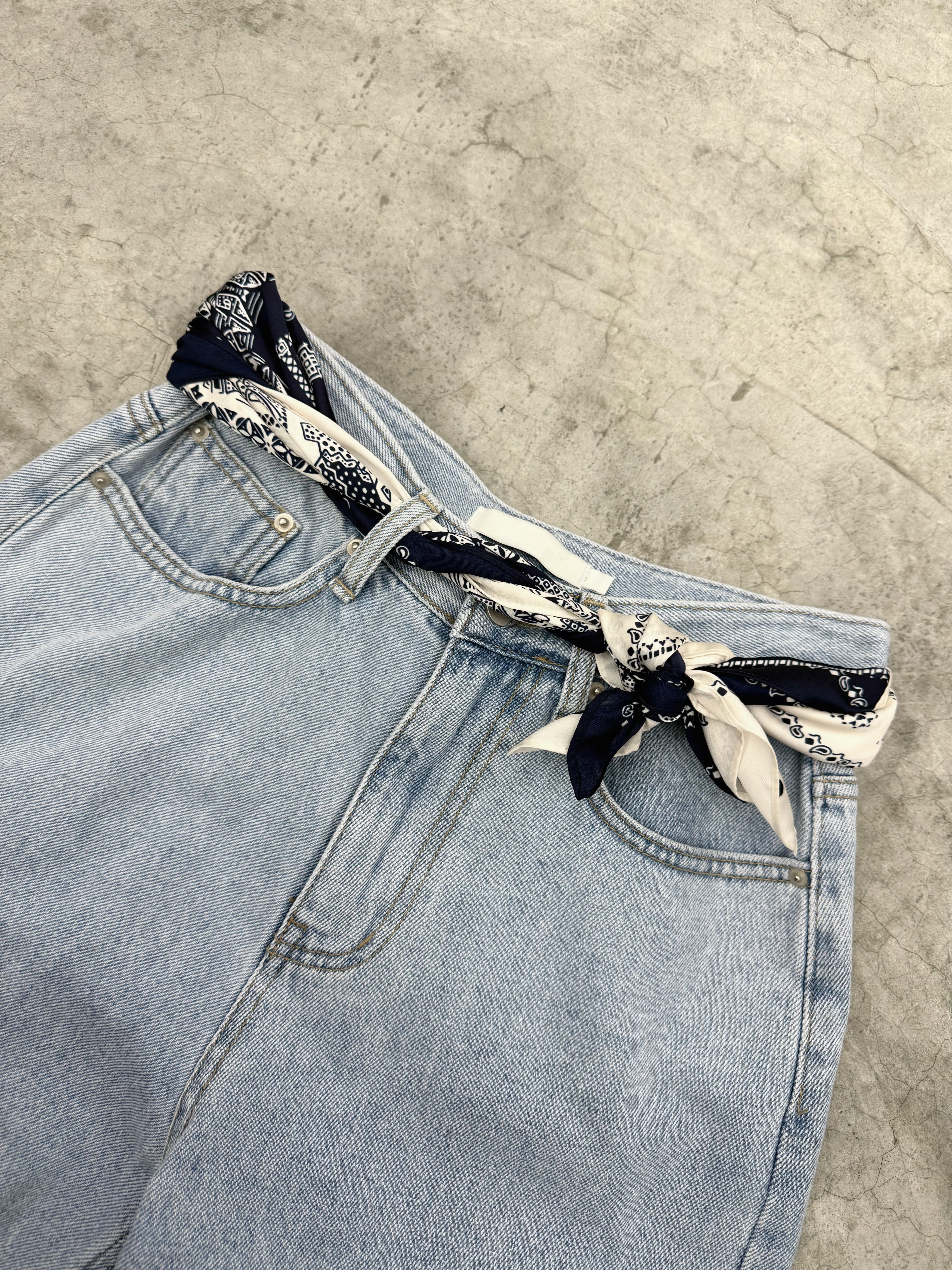 N61 雙絲巾薄牛仔褲