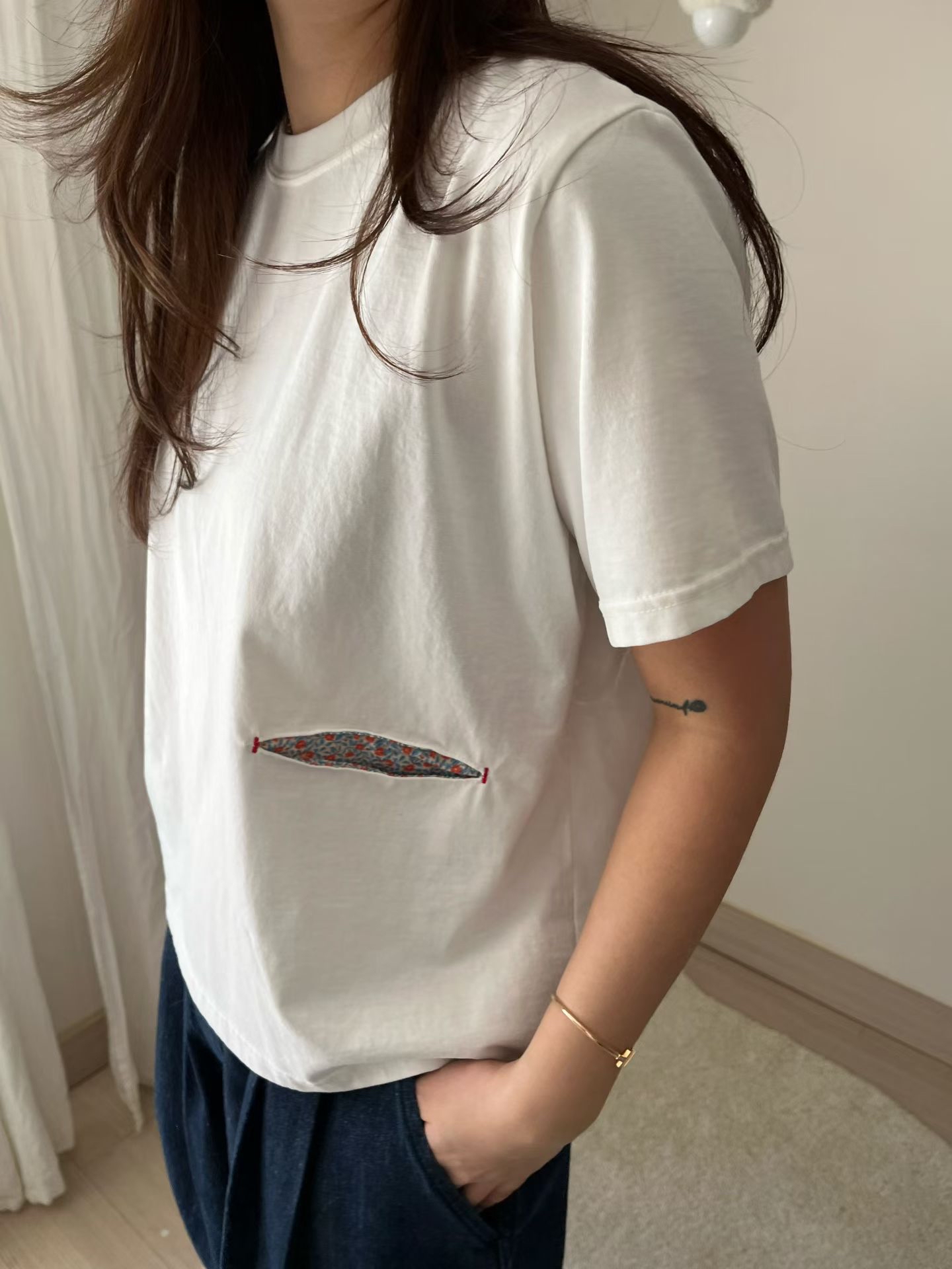 AT ON 花布袋口tee