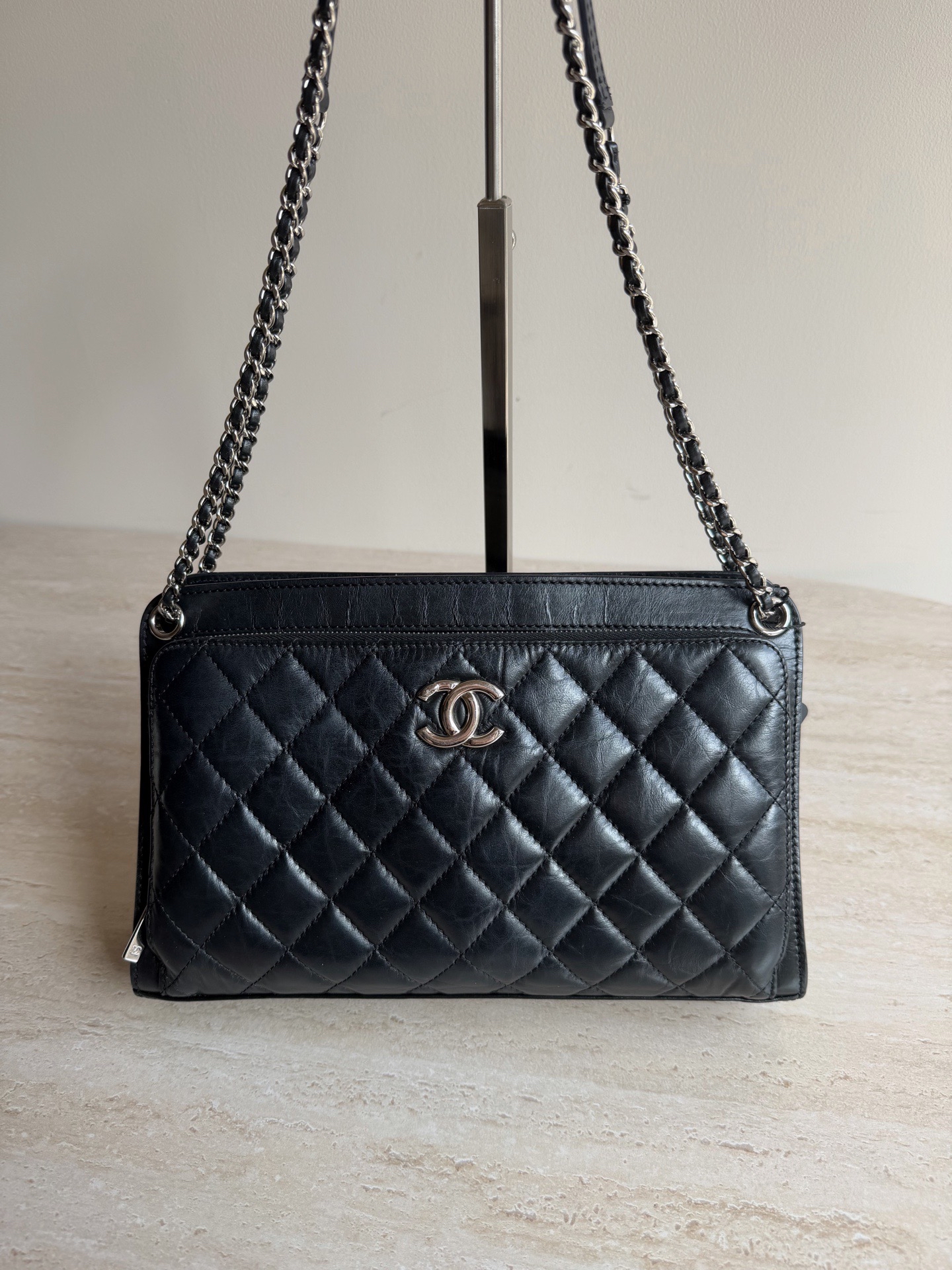 【預訂貨品】Chanel黑銀油蠟皮信封包