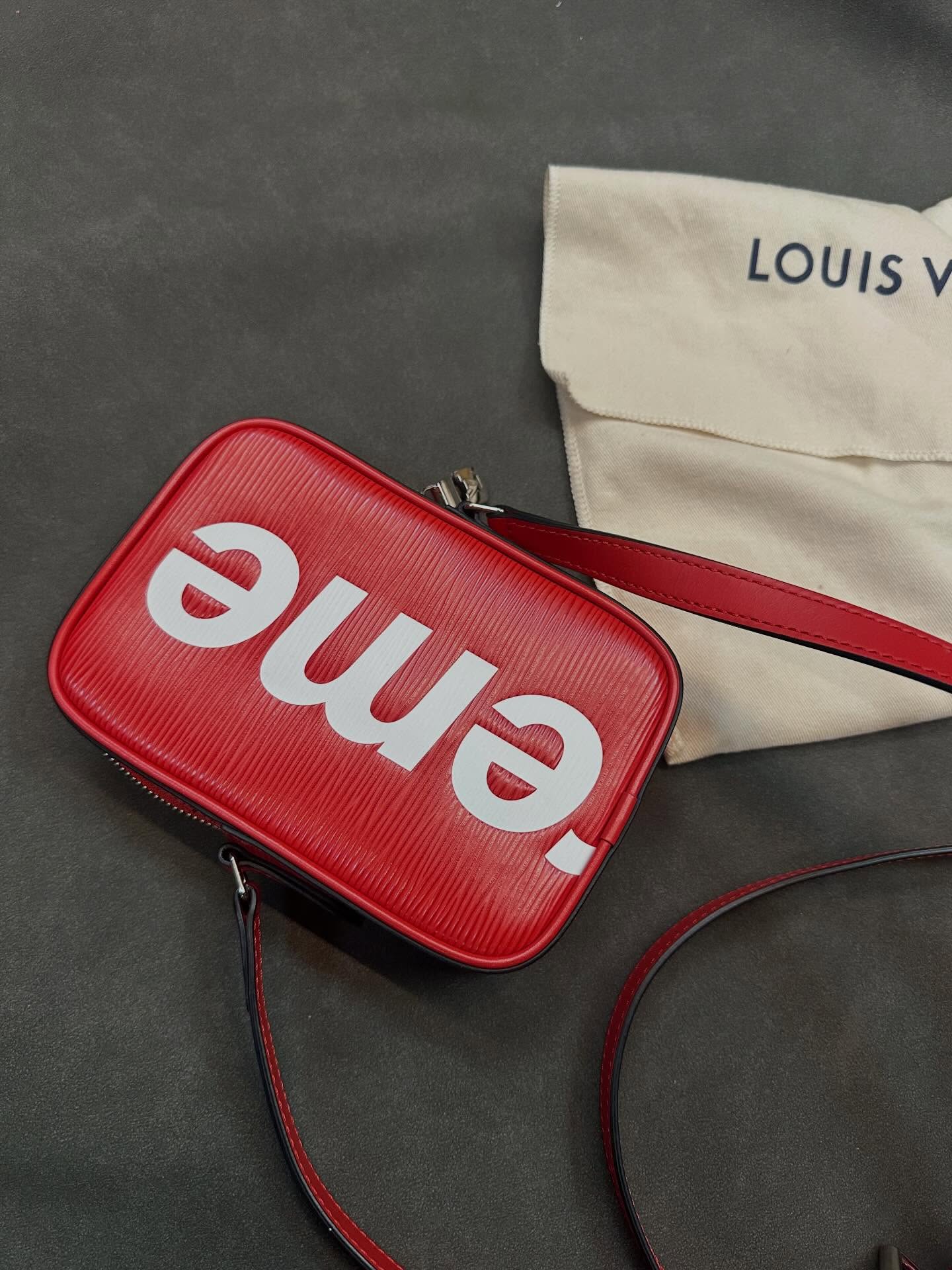 supreme x LV bag 99新 HKD 22000