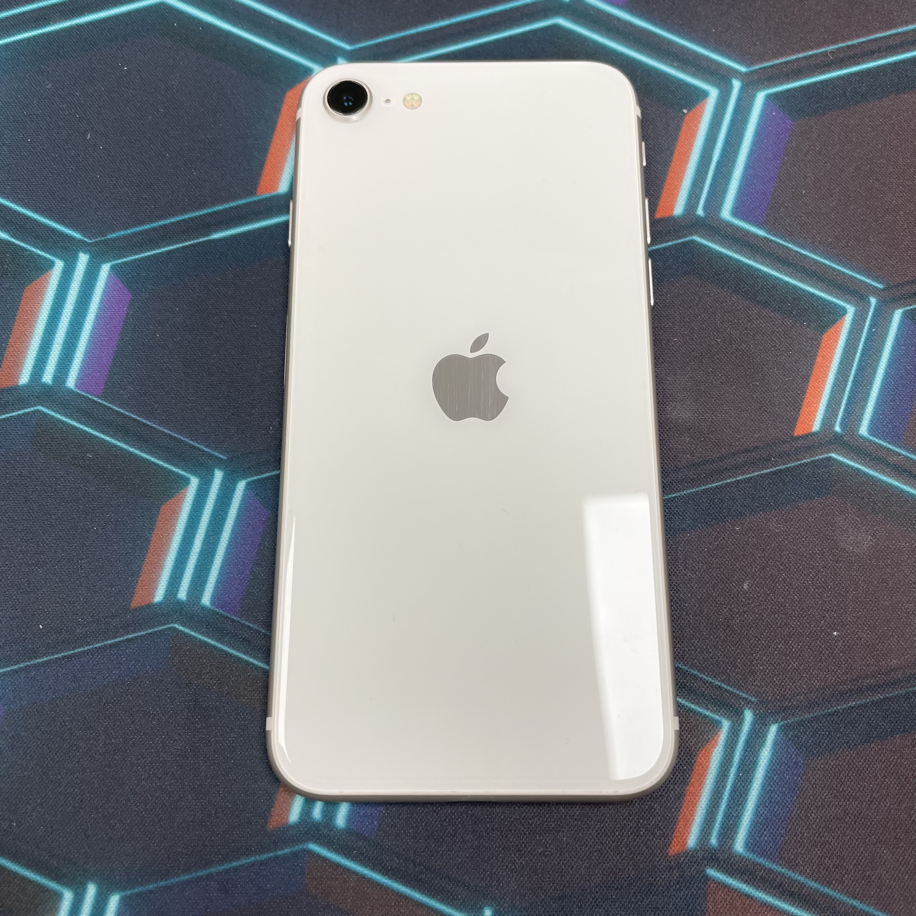 *5758 SE 3 完美機 64GB 電99 白色 white