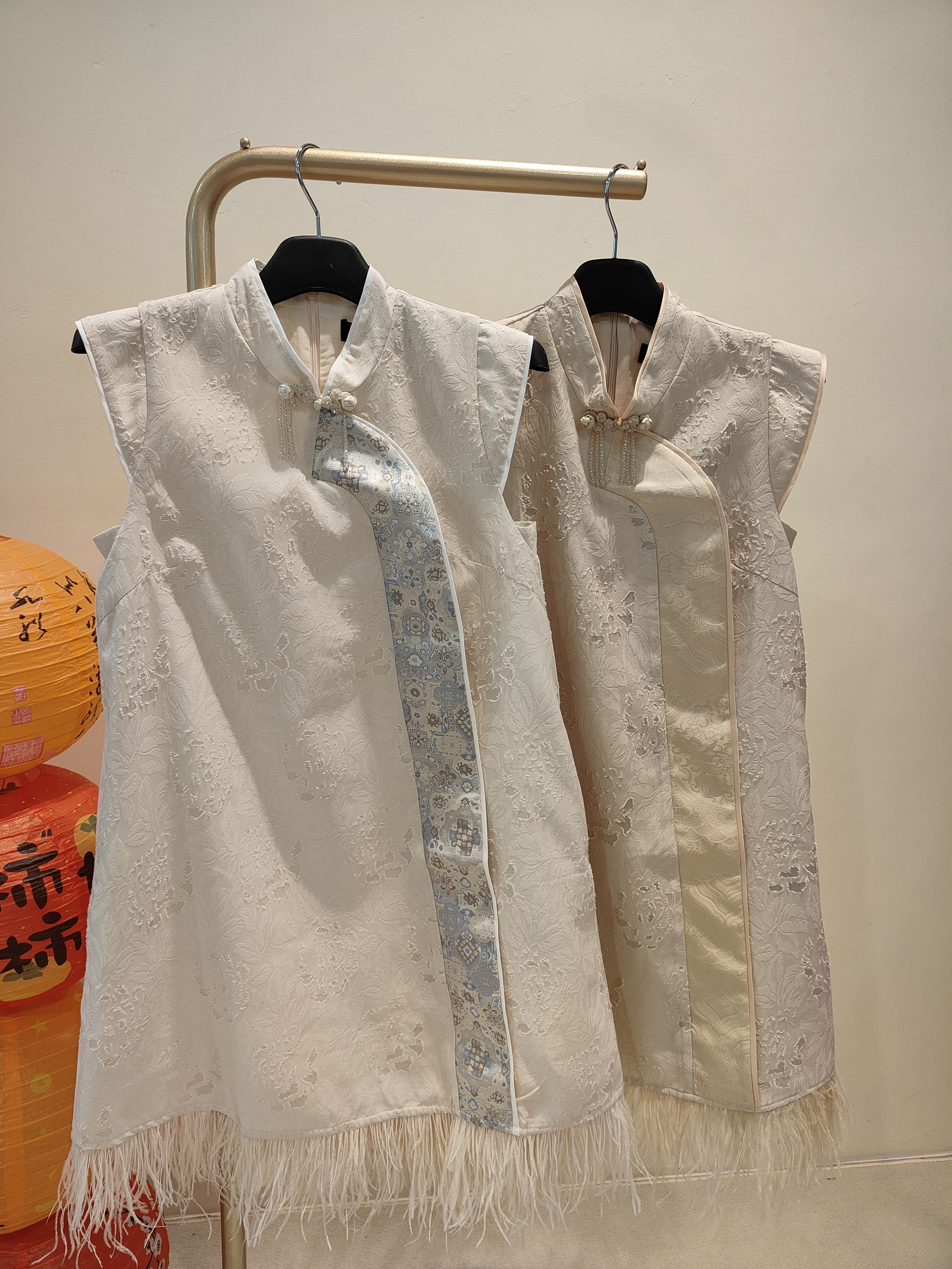 下摆羽毛宽松旗袍 2130