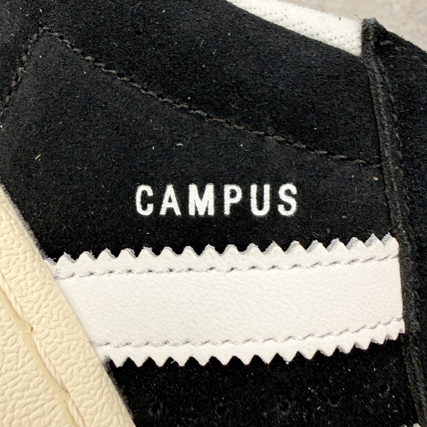 Adidas Campus 00s