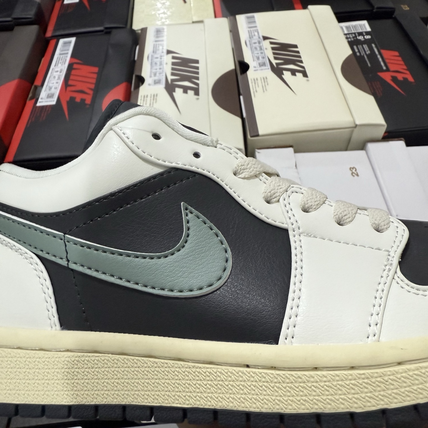 Nike Air Jordan 1 Low "Jade Smoke" DC0774-001