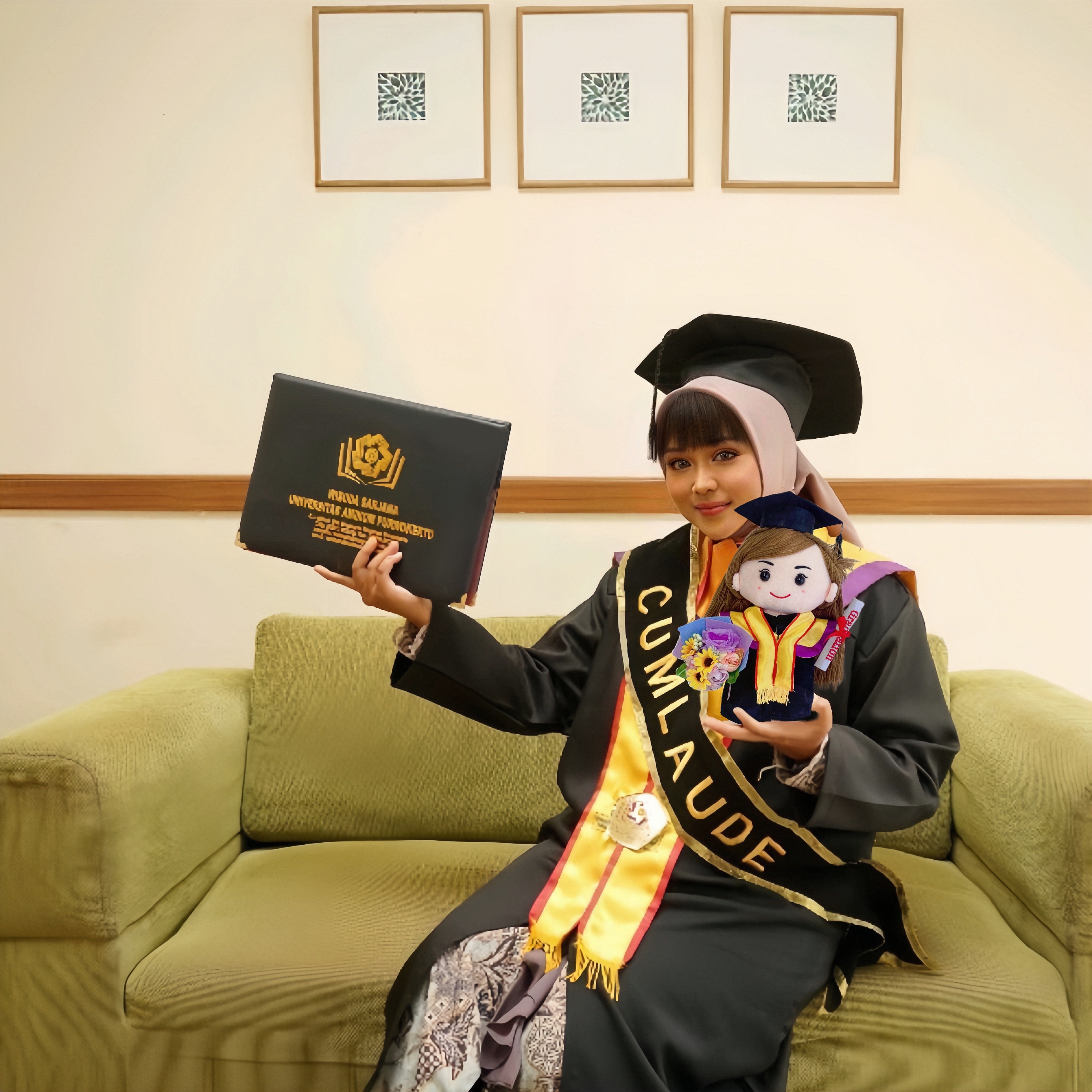 (非現貨)$700訂製外國大學畢業袍公仔