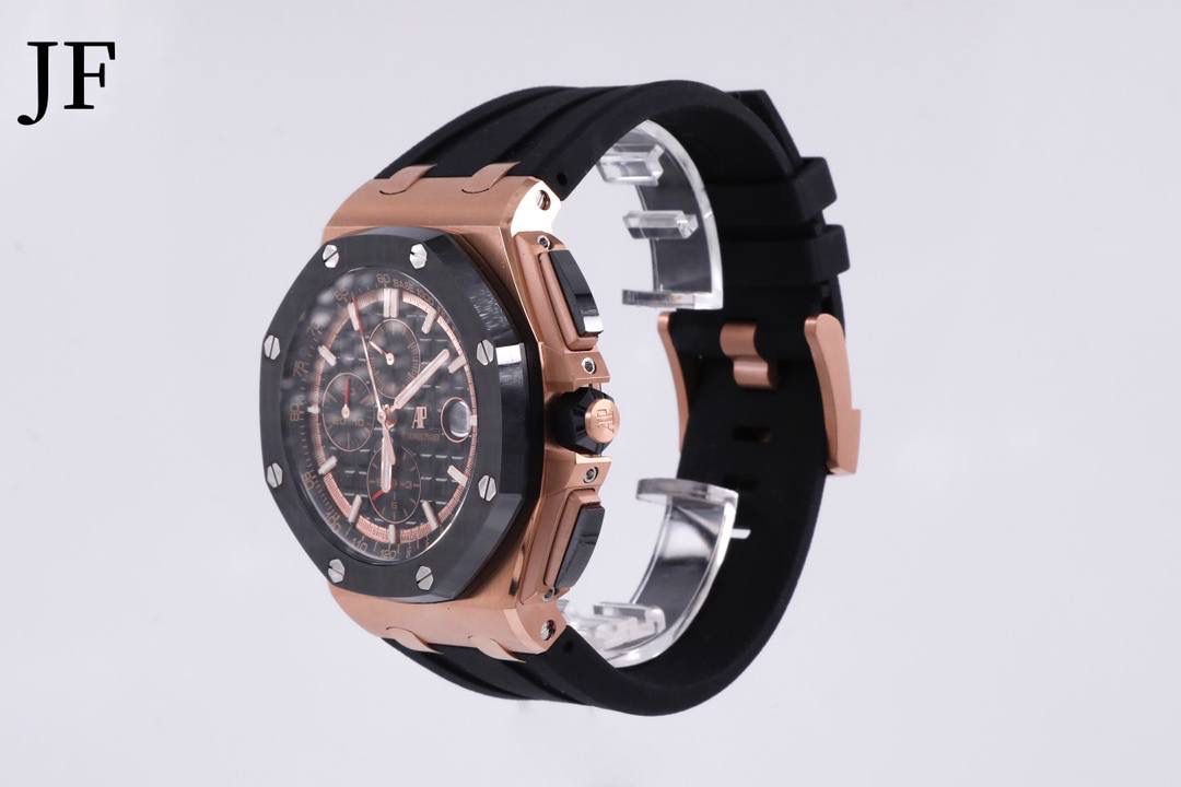 🚀品牌：AP大熊猫🚀 系列：俗称金大熊猫 机芯：3126计时自动机械 材质：316精钢表壳 陶瓷圈 直径：42mm 皮带：橡胶表带 表扣：原装针扣 玻璃：蓝宝石水晶玻璃