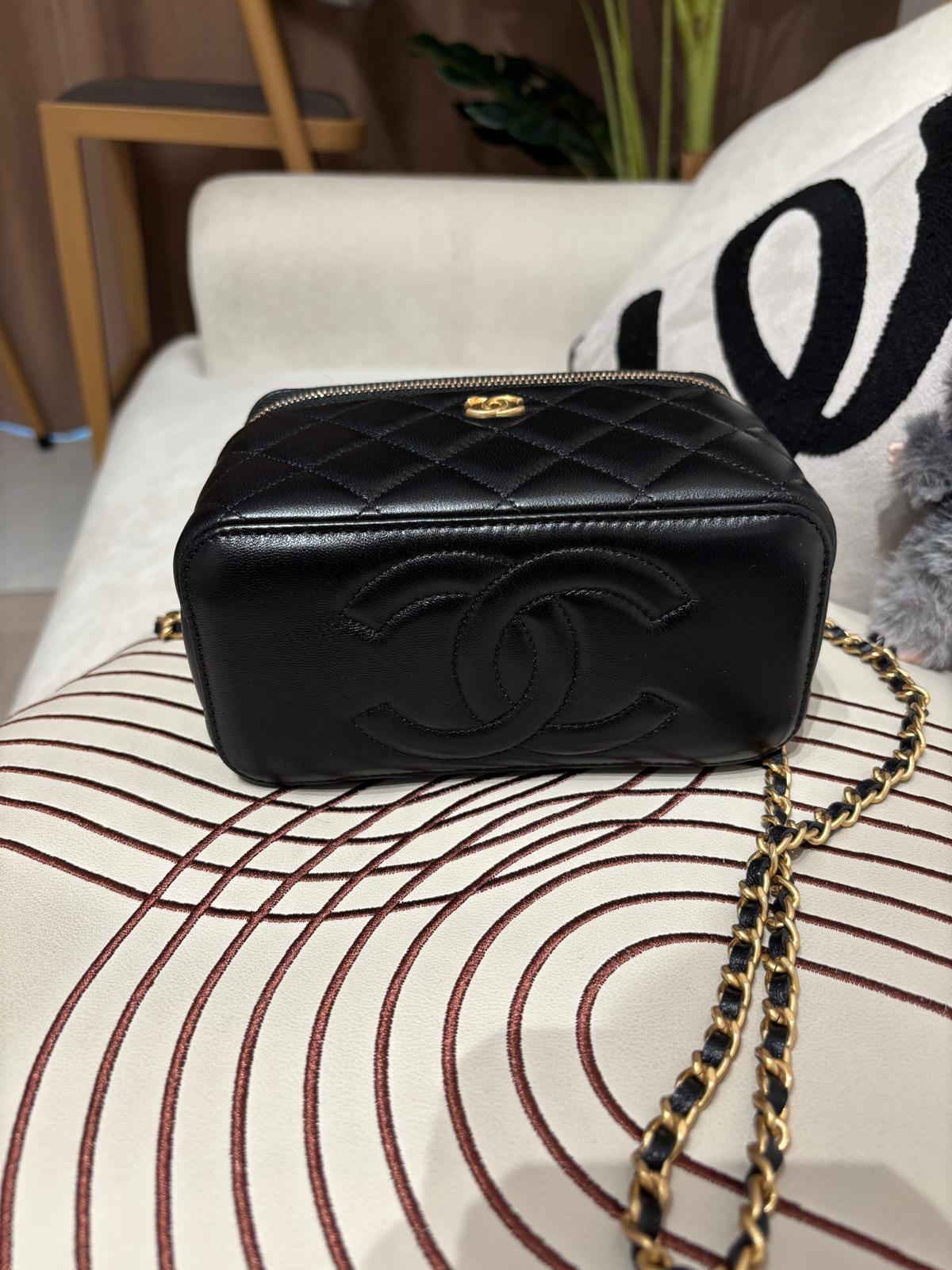 全新 Chanel vanity with pearl crush 黑色羊皮金球長盒子 100%Authentic ,全新未使用品 ✅晶片✅dust bag✅盒