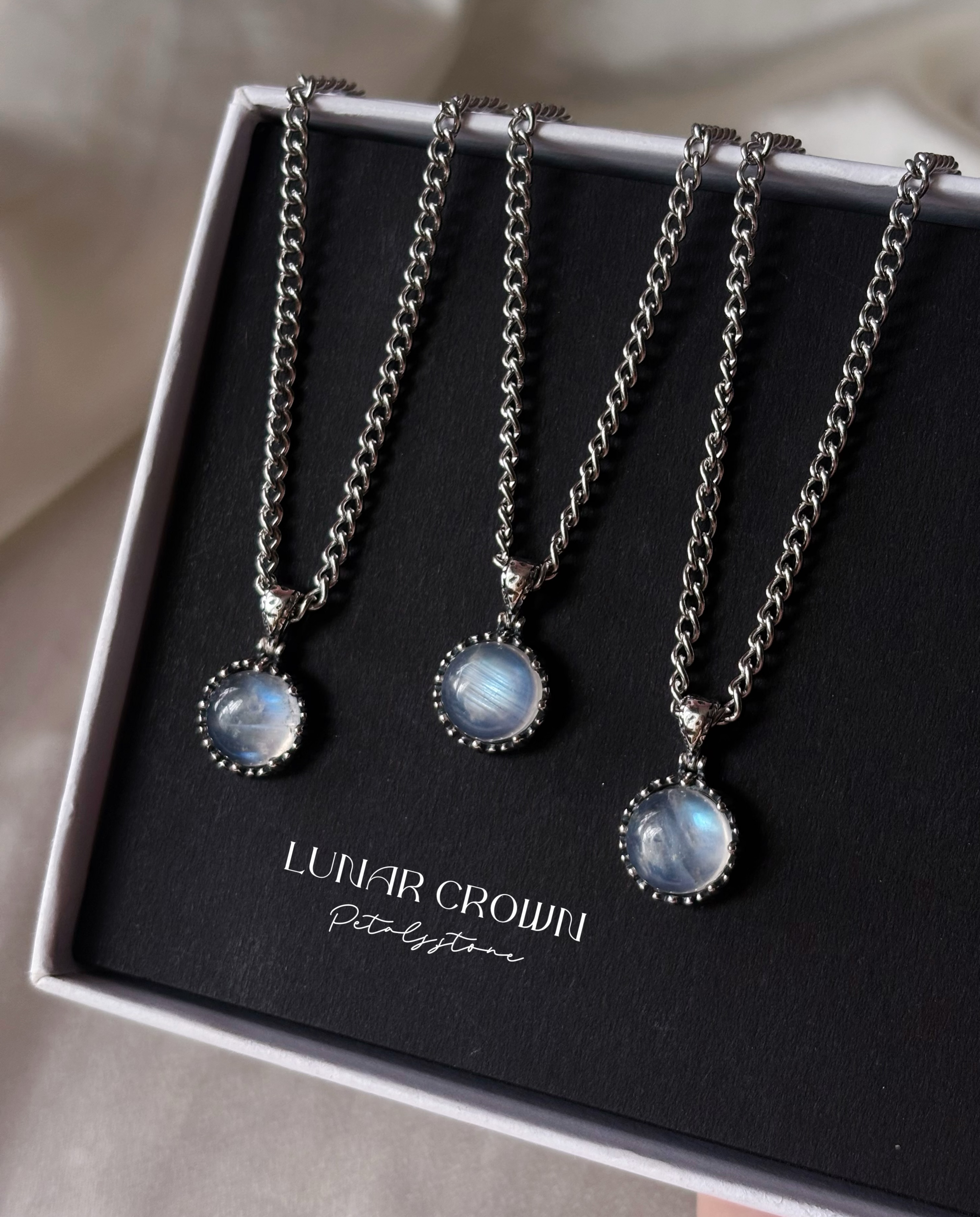 ˚ ༘ ☾LUNAR Crown|藍光月亮石頸鏈👑