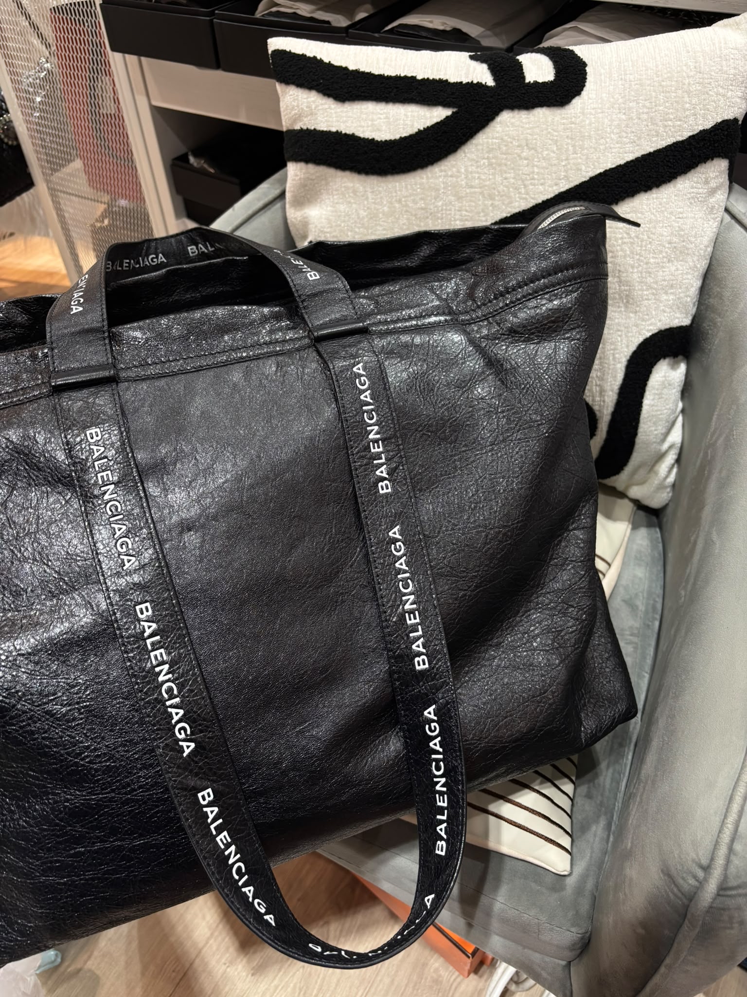 Balenciaga carry shopper Tote Bag 黑色小牛 W44cm x D24cm x H37cm  100%Authentic,95%New