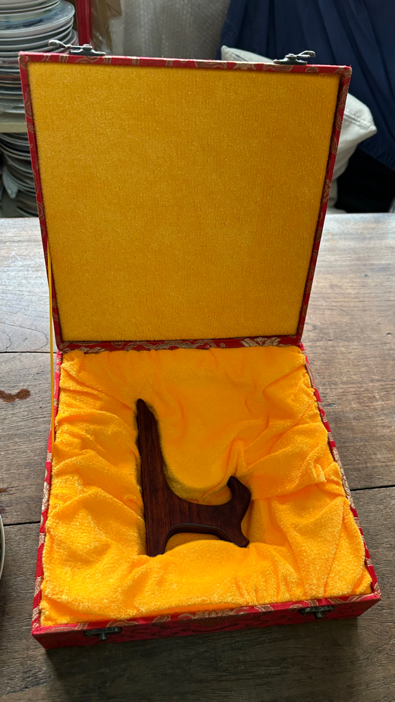 Double Happiness Plate 廣彩金地萬花雙囍碟