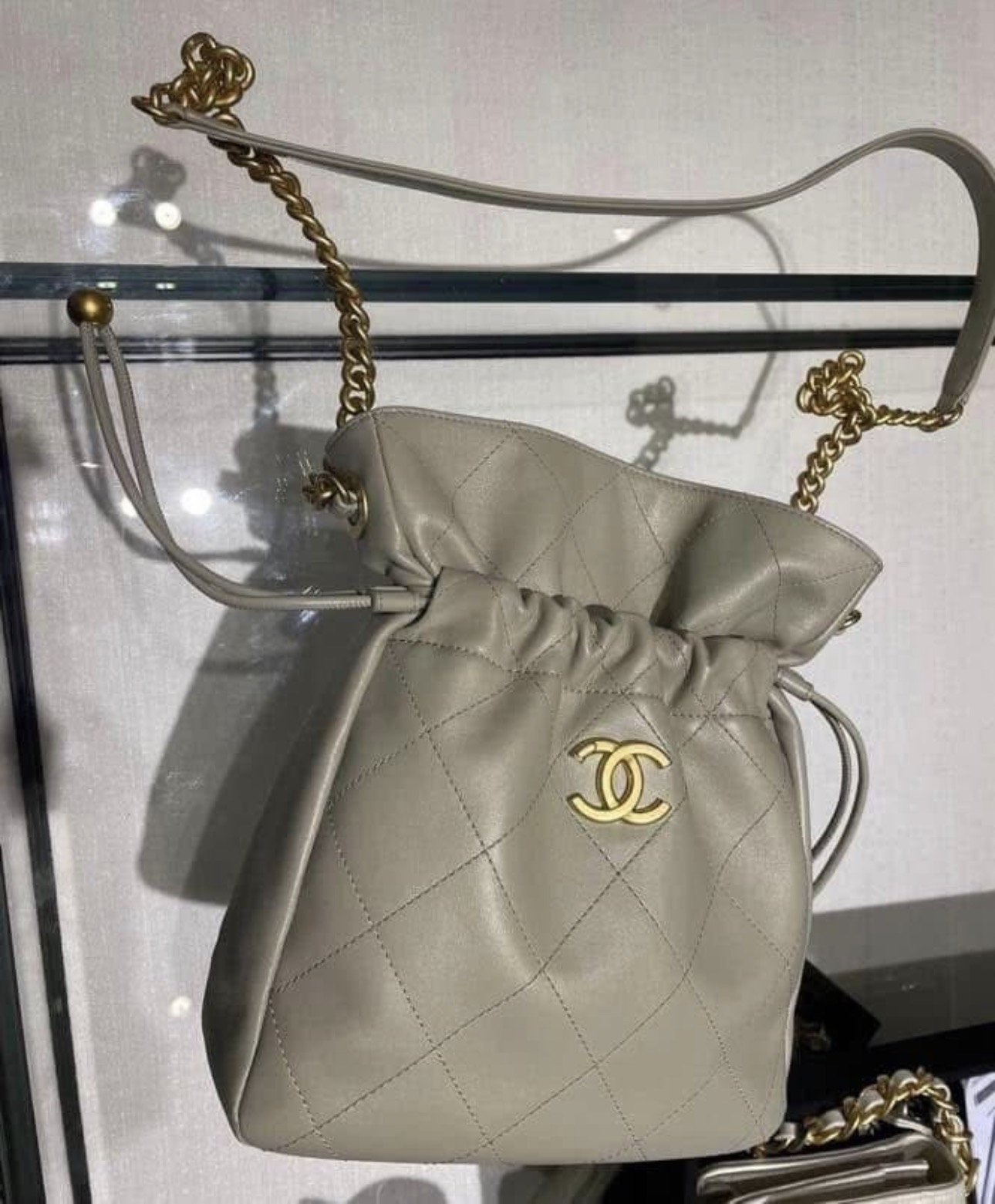 Chanel香奈兒菱格紋抽繩福包
