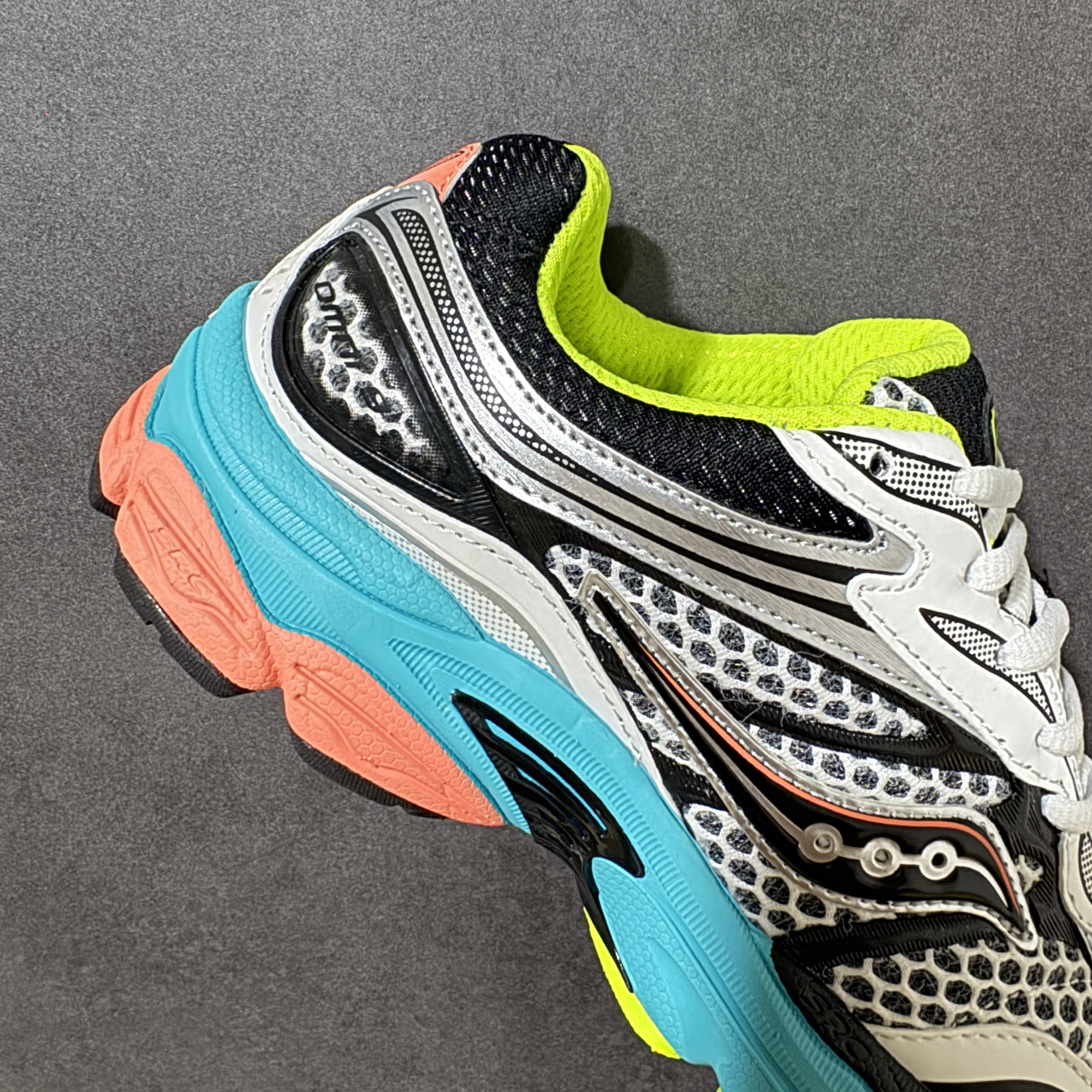 Saucony ProGrid Omni 9 OG