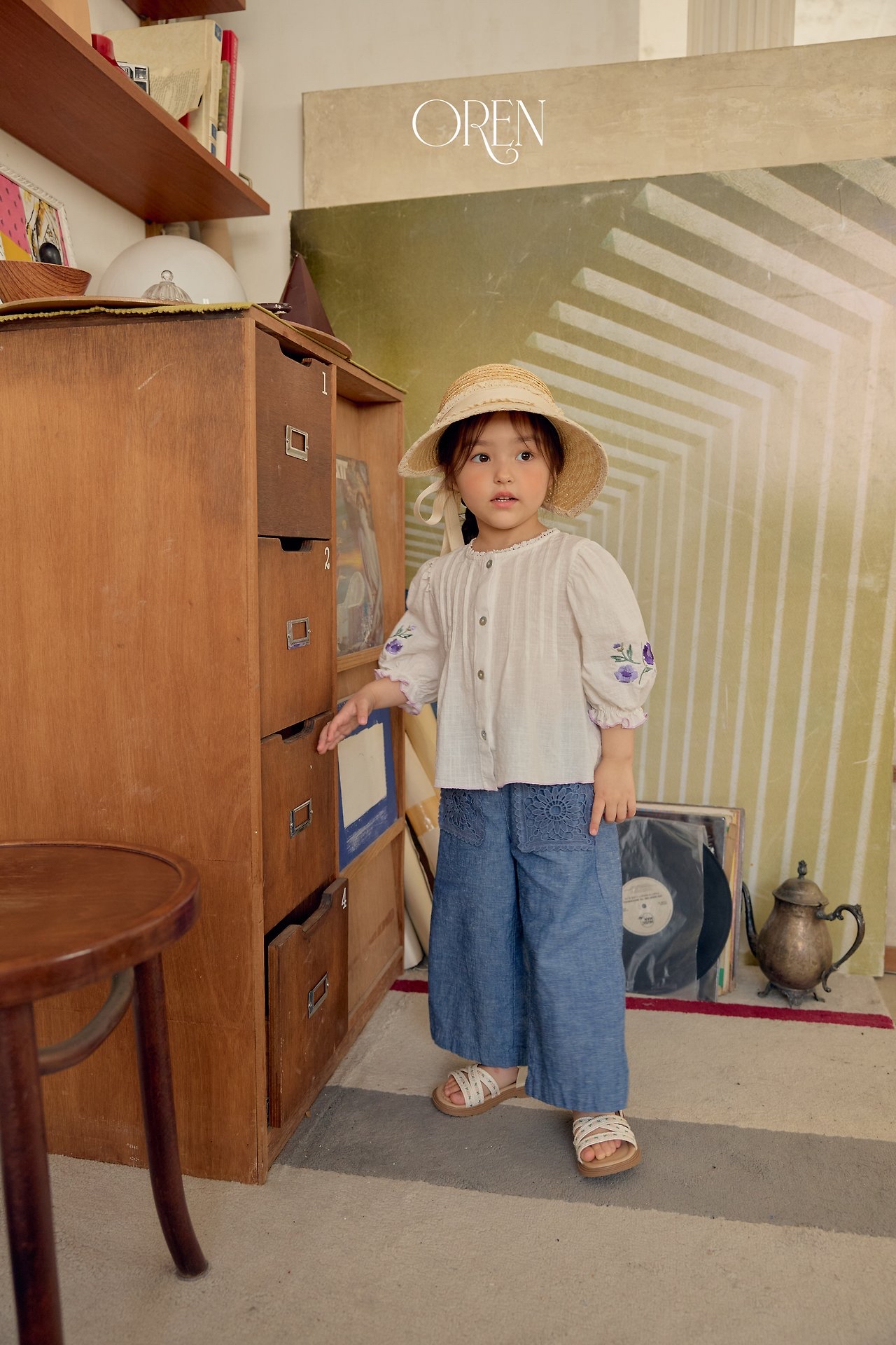 ☀️預訂 韓國直送☀️🇰🇷Oren Melia兩色花卉刺繡中袖襯衫